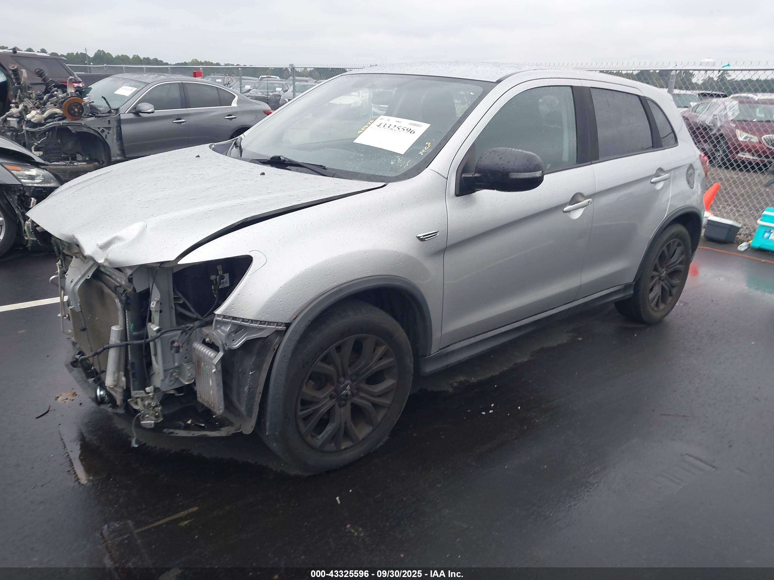 MITSUBISHI OUTLANDER image 2
