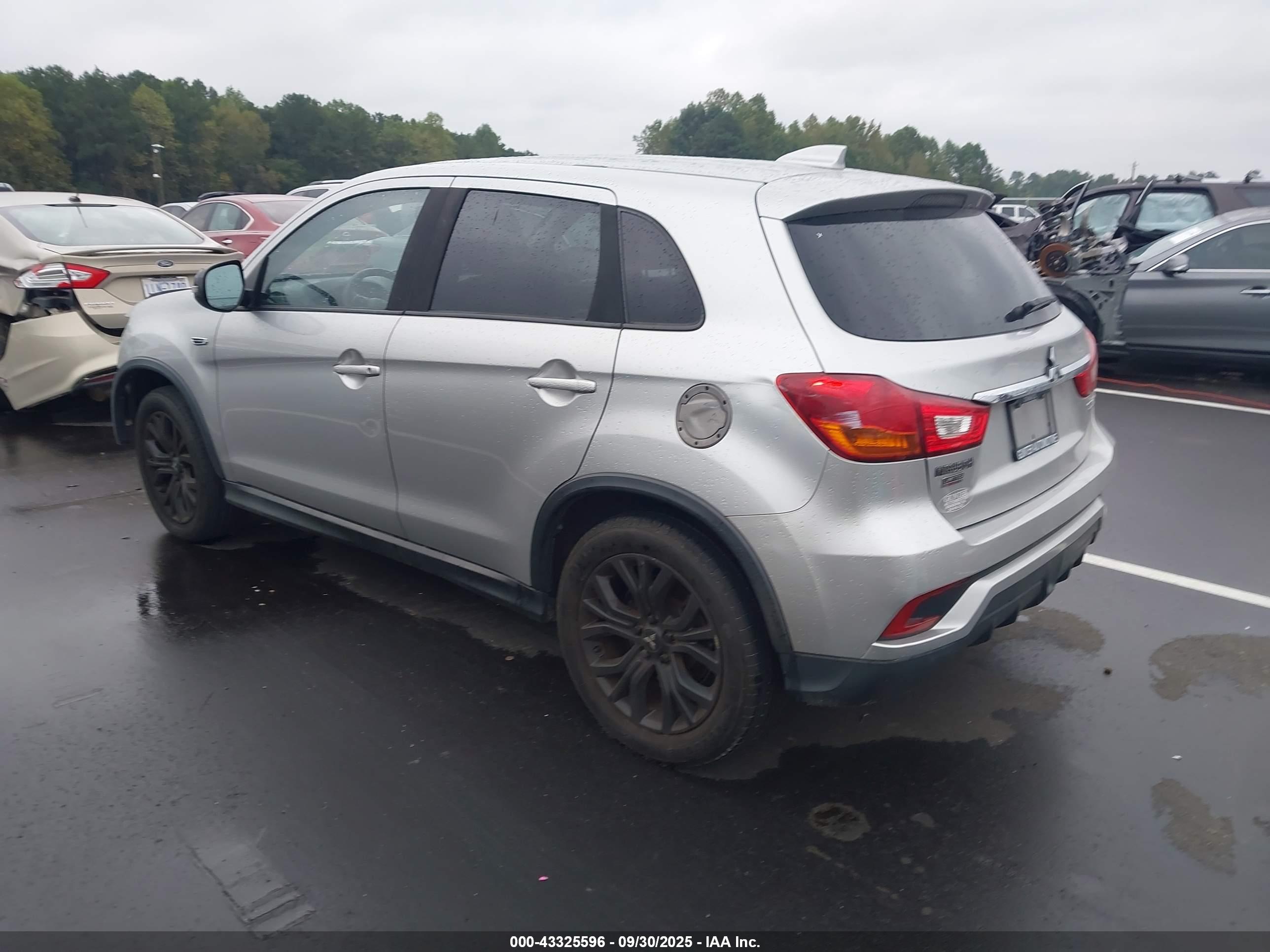 MITSUBISHI OUTLANDER image 3