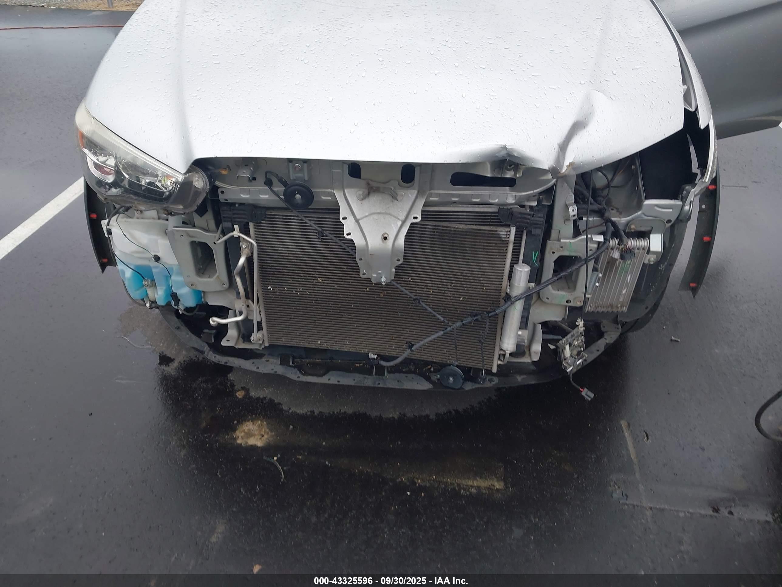 MITSUBISHI OUTLANDER image 6