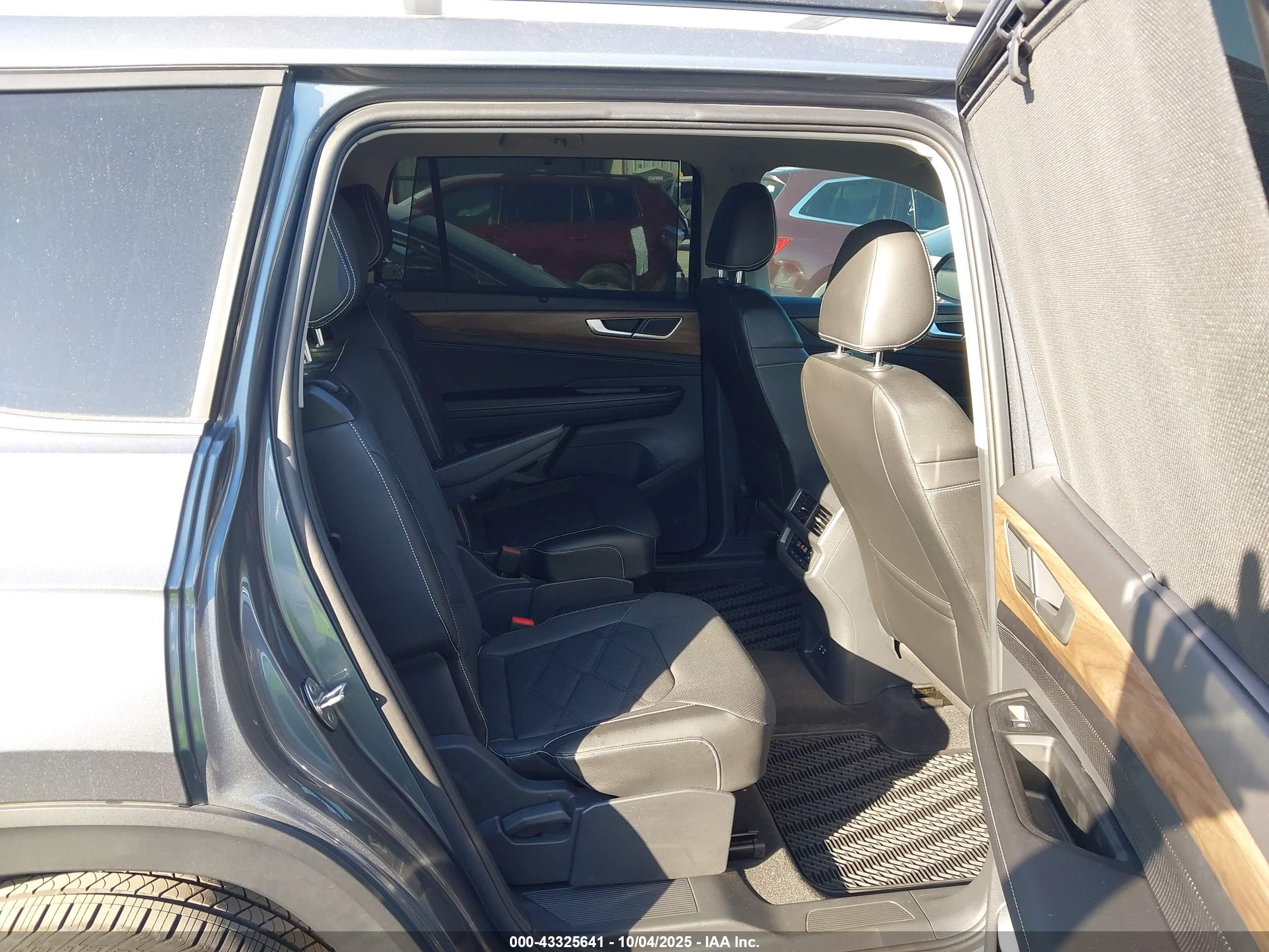VOLKSWAGEN ATLAS image 8