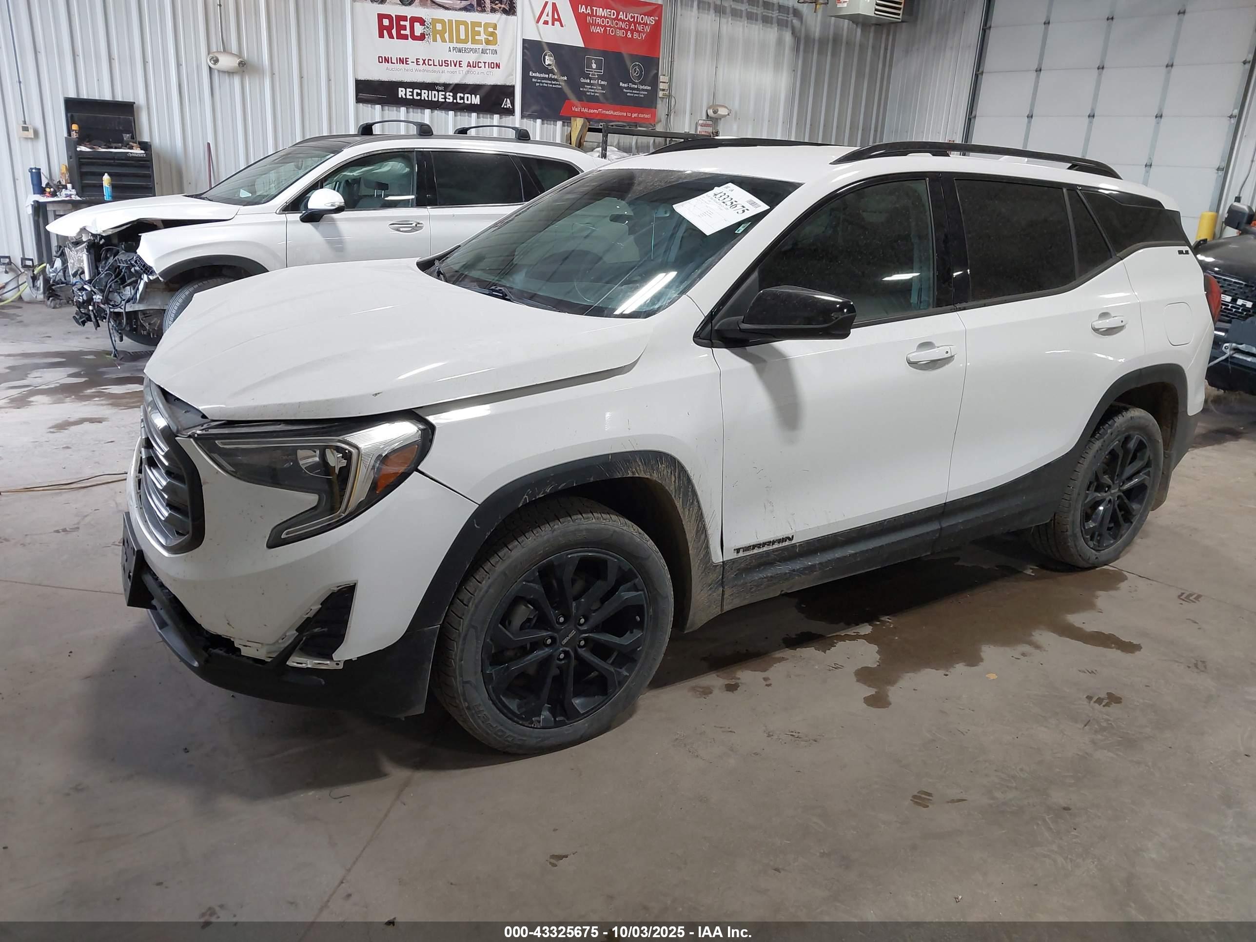 GMC TERRAIN image 2