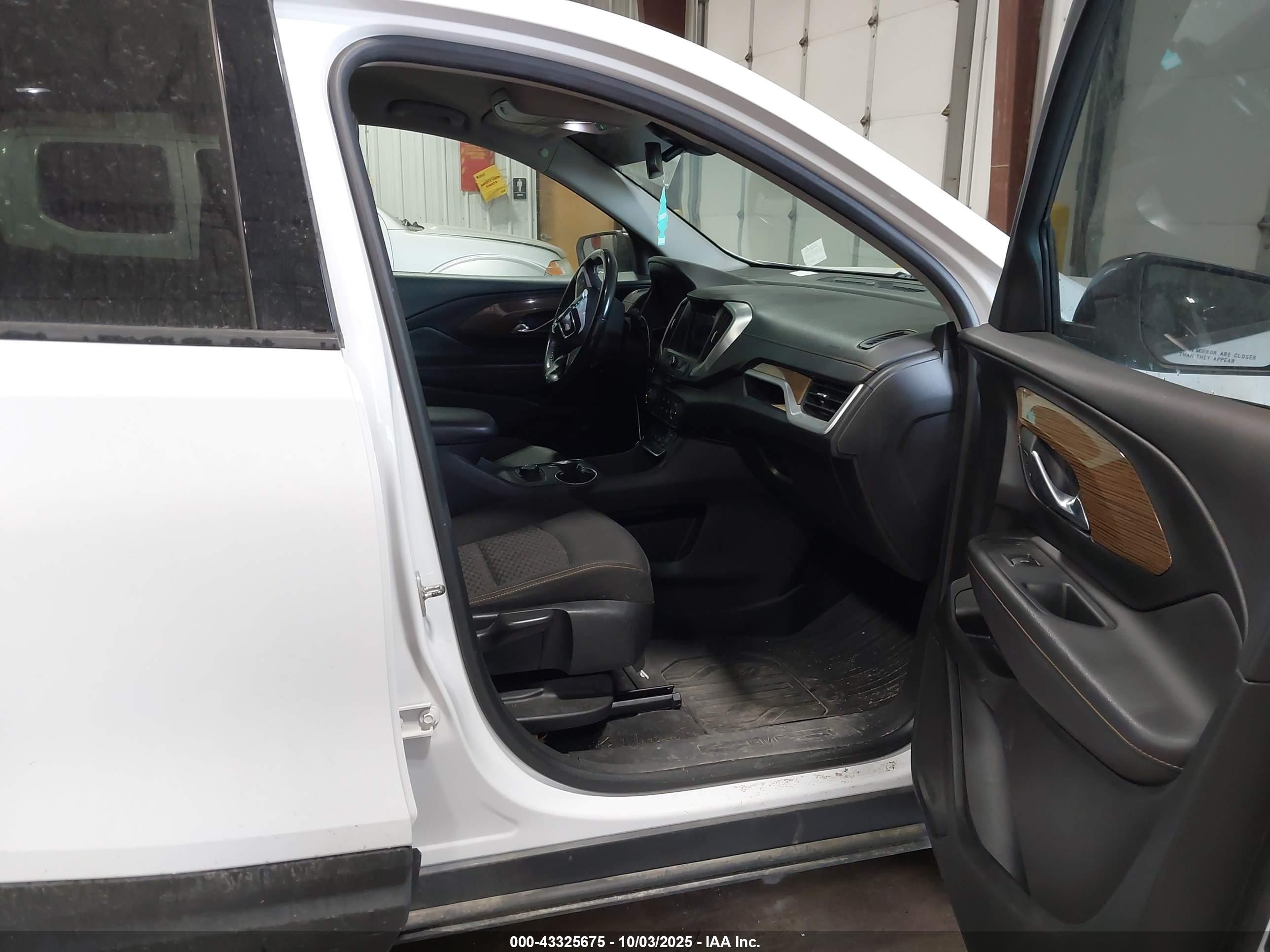 GMC TERRAIN image 5