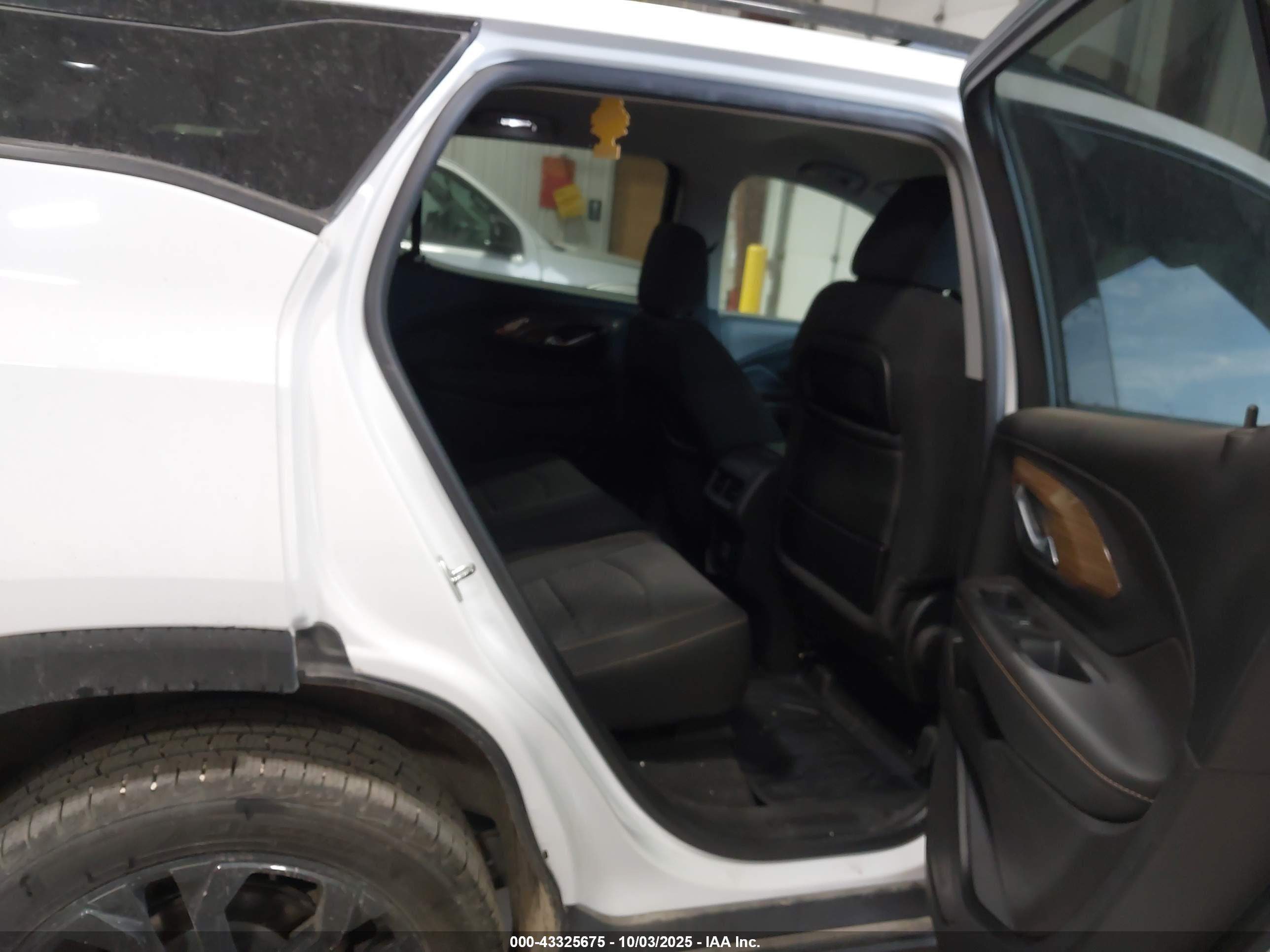 GMC TERRAIN image 8