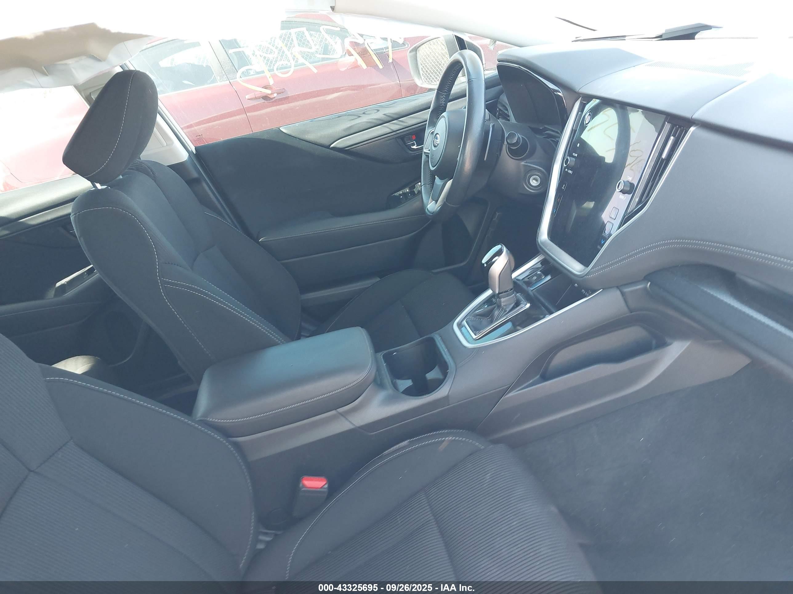 SUBARU LEGACY image 5