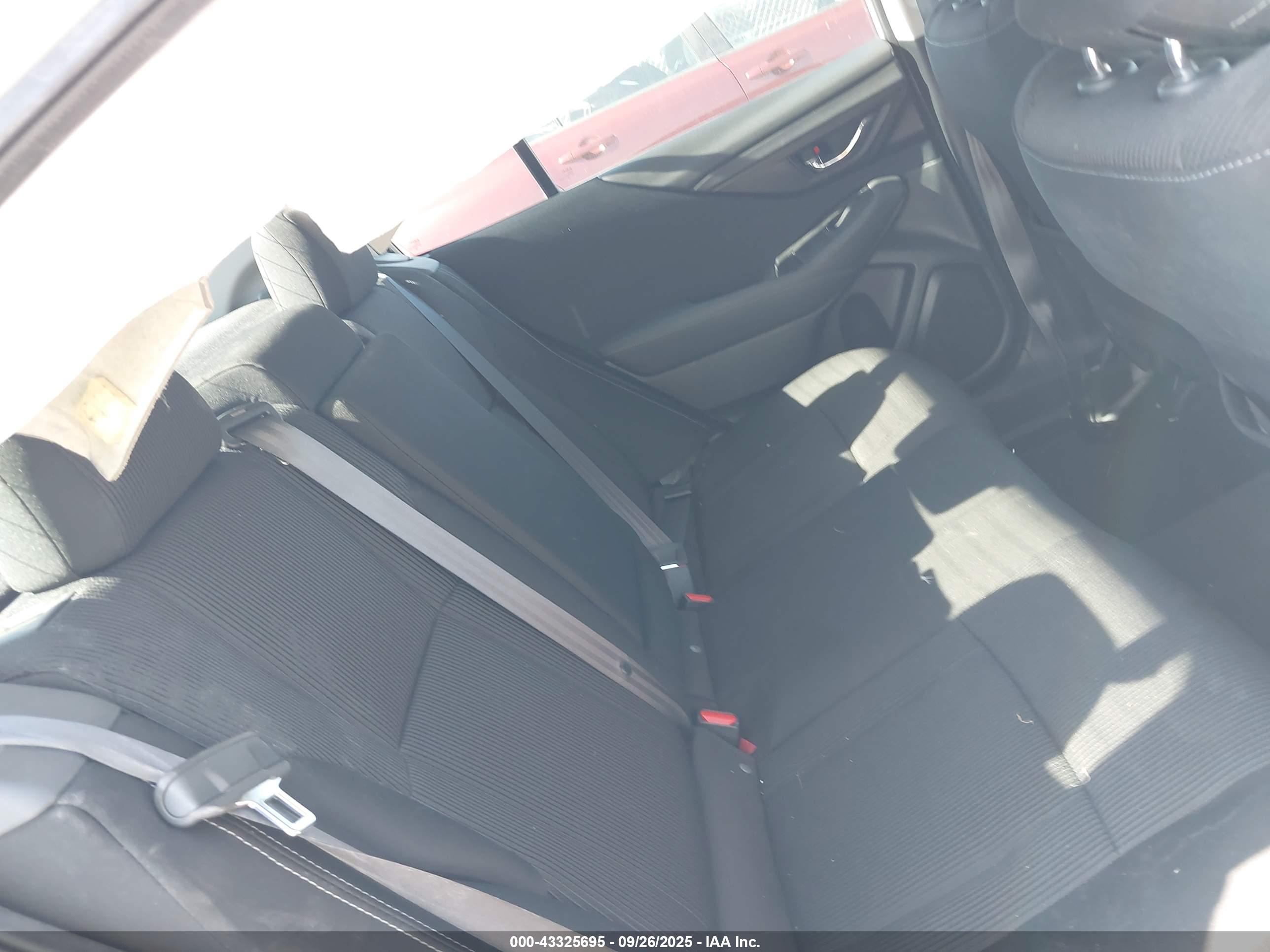 SUBARU LEGACY image 8