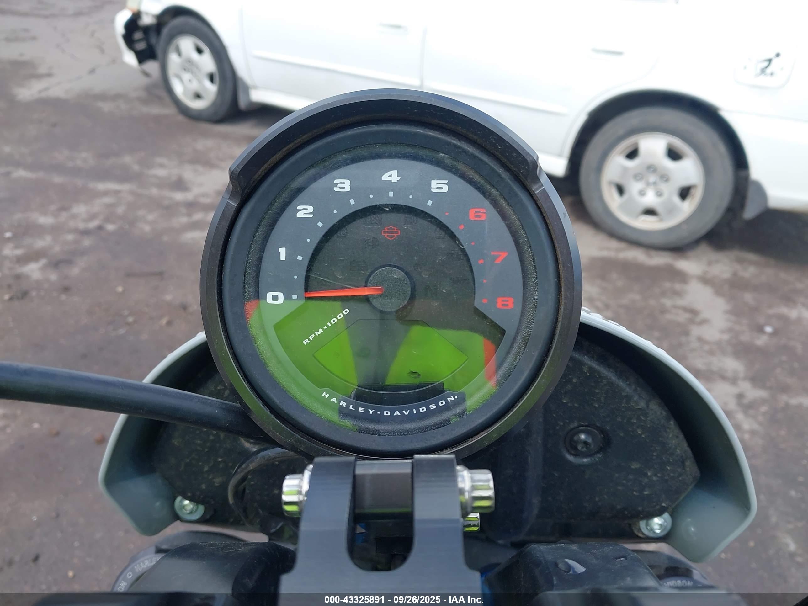 HARLEY-DAVIDSON FXLRS image 7