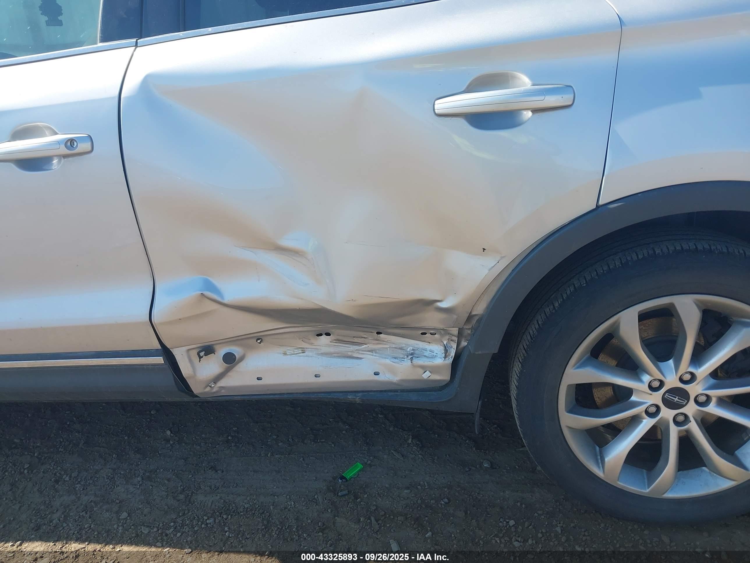 LINCOLN MKC image 6