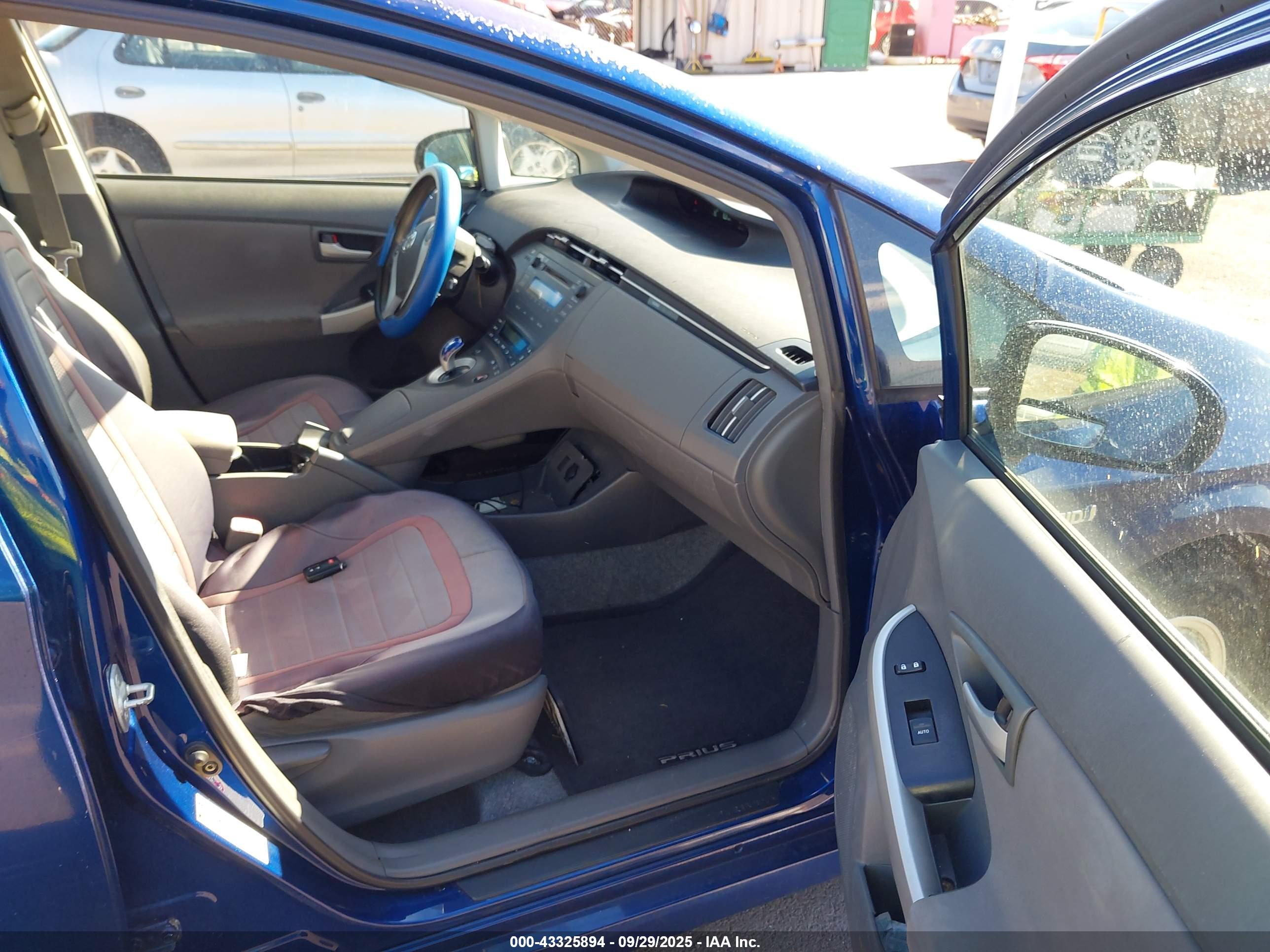 TOYOTA PRIUS image 5