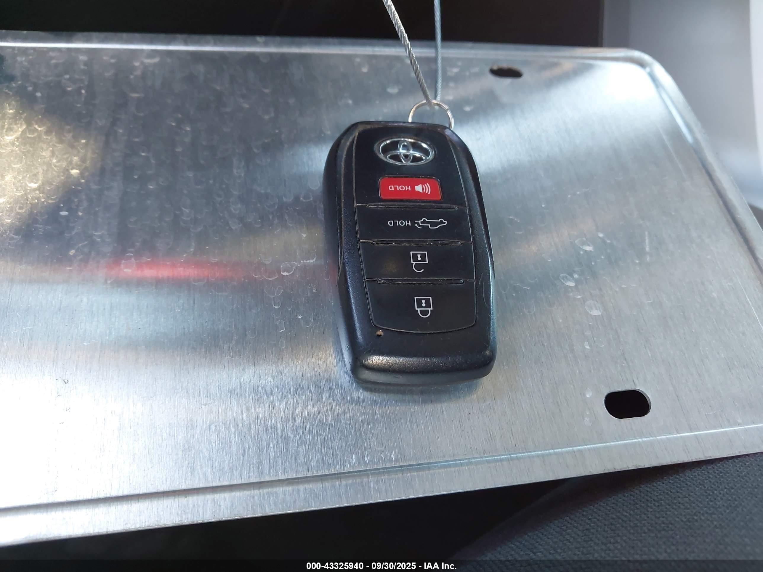 TOYOTA TUNDRA image 11
