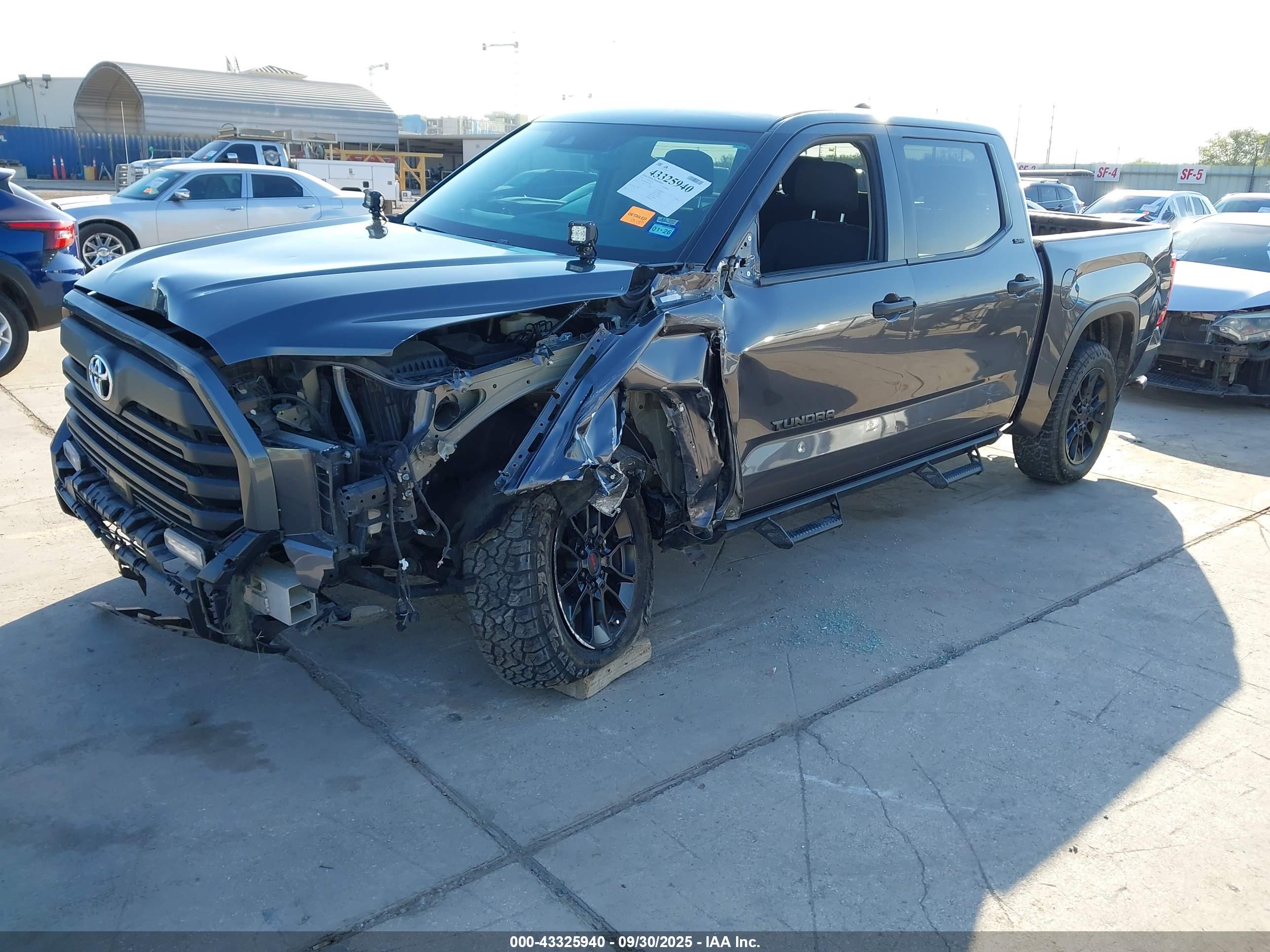 TOYOTA TUNDRA image 2