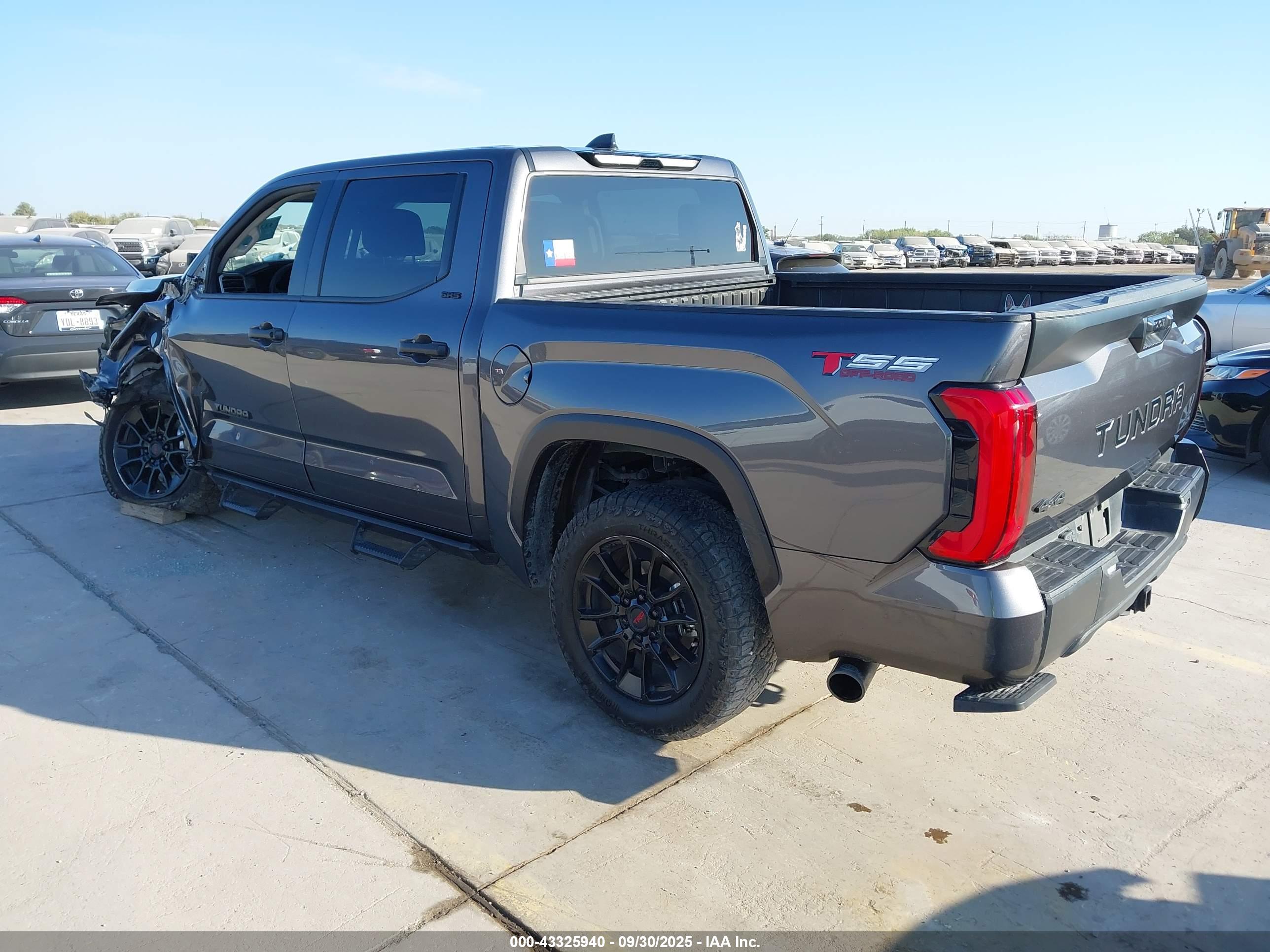 TOYOTA TUNDRA image 3