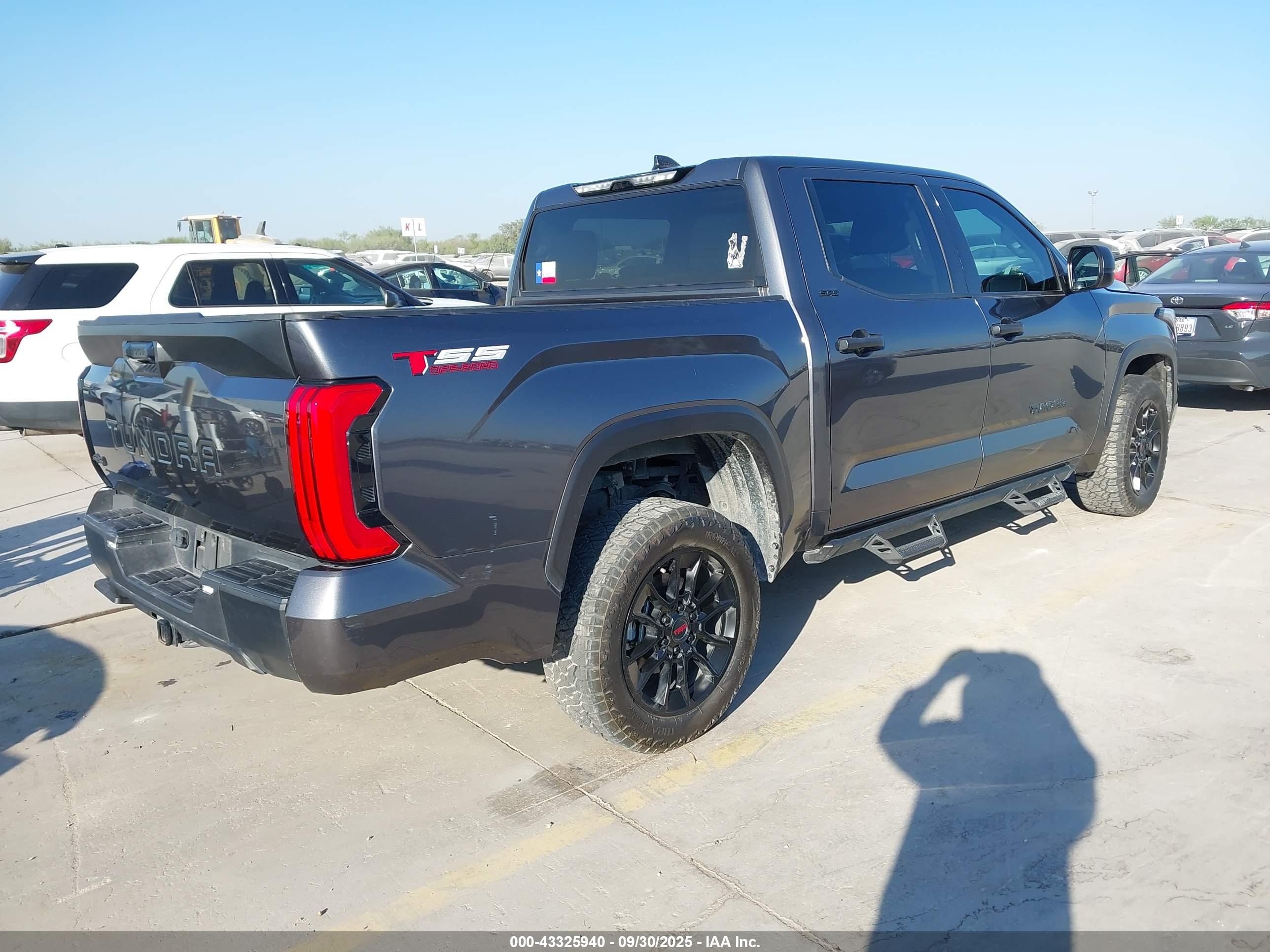 TOYOTA TUNDRA image 4