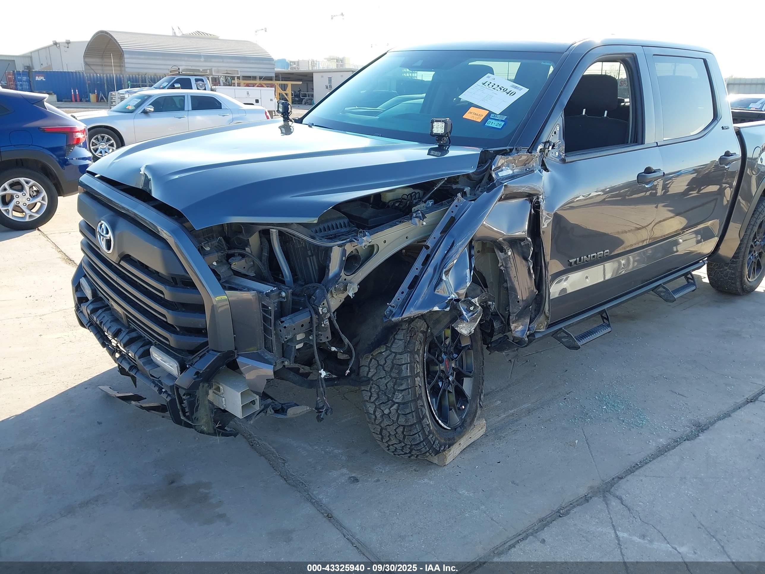 TOYOTA TUNDRA image 6