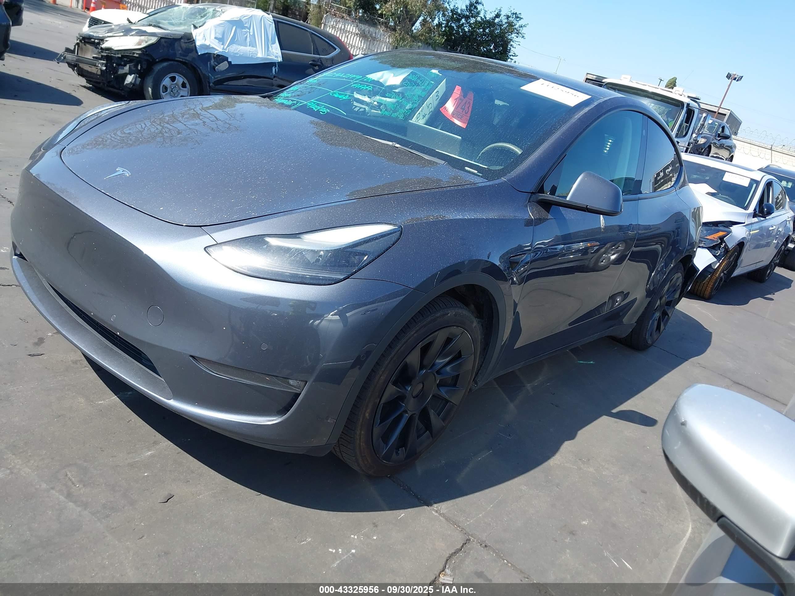 TESLA MODEL image 2