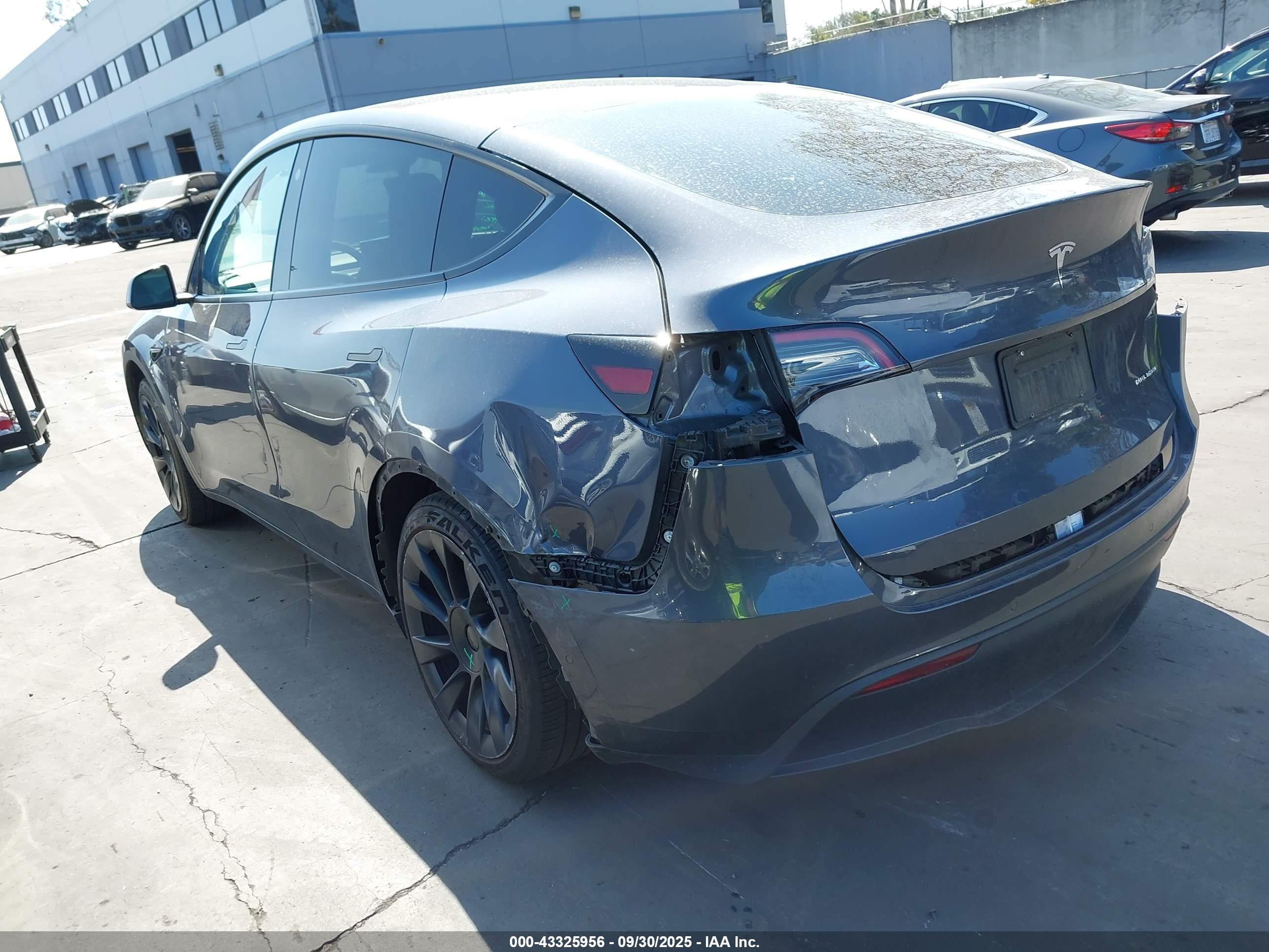 TESLA MODEL image 3