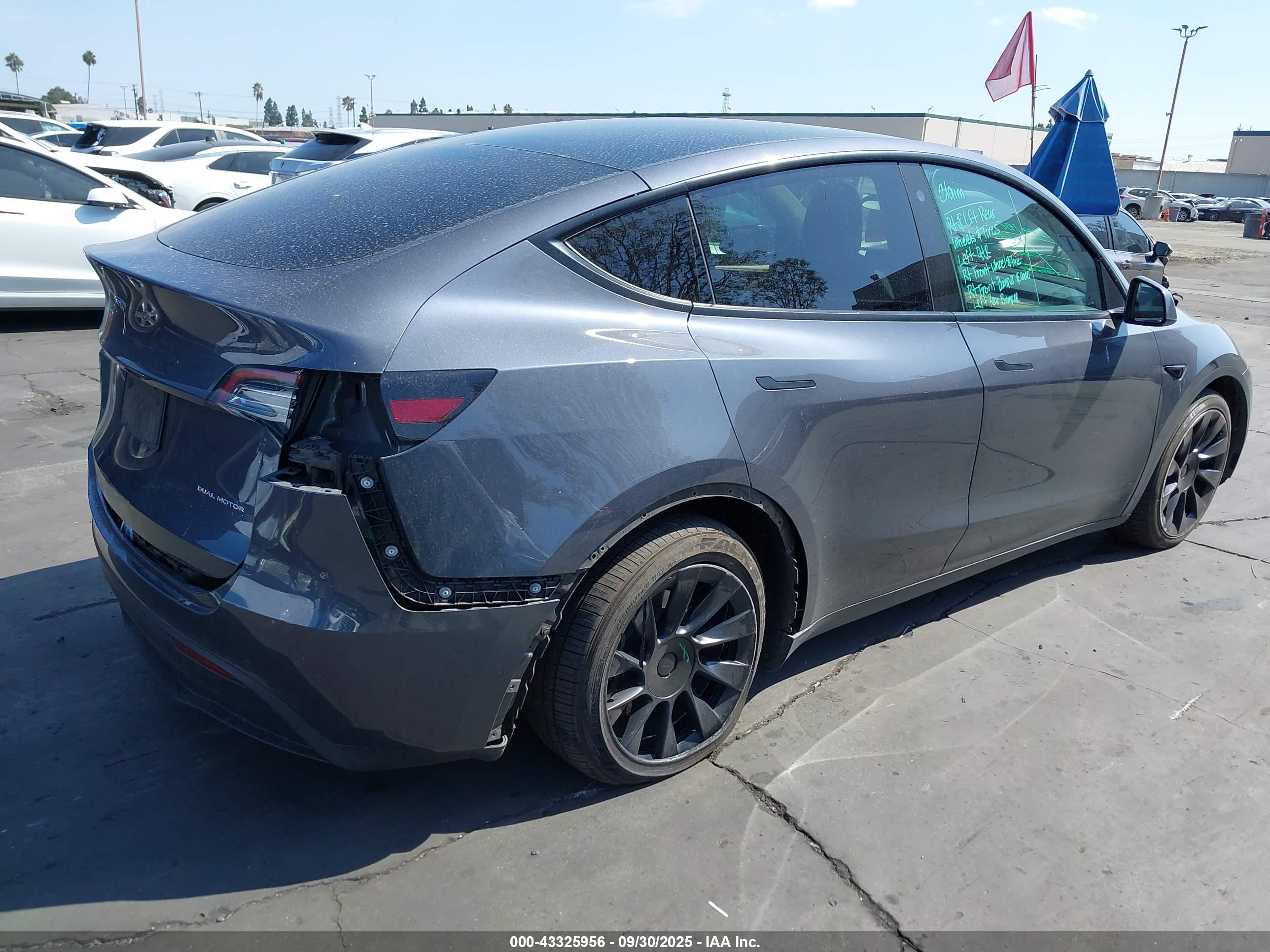 TESLA MODEL image 4