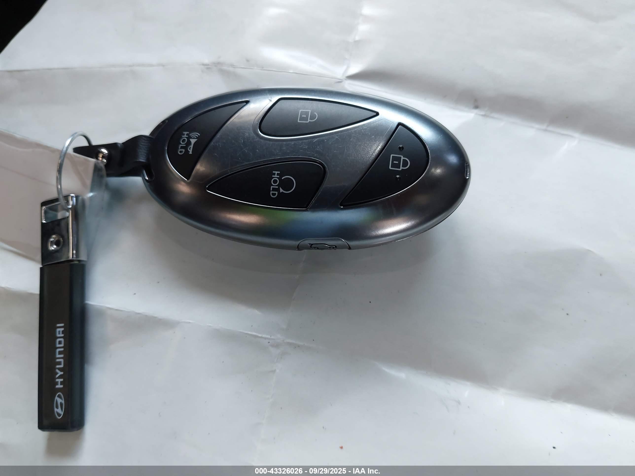 HYUNDAI TUCSON image 11