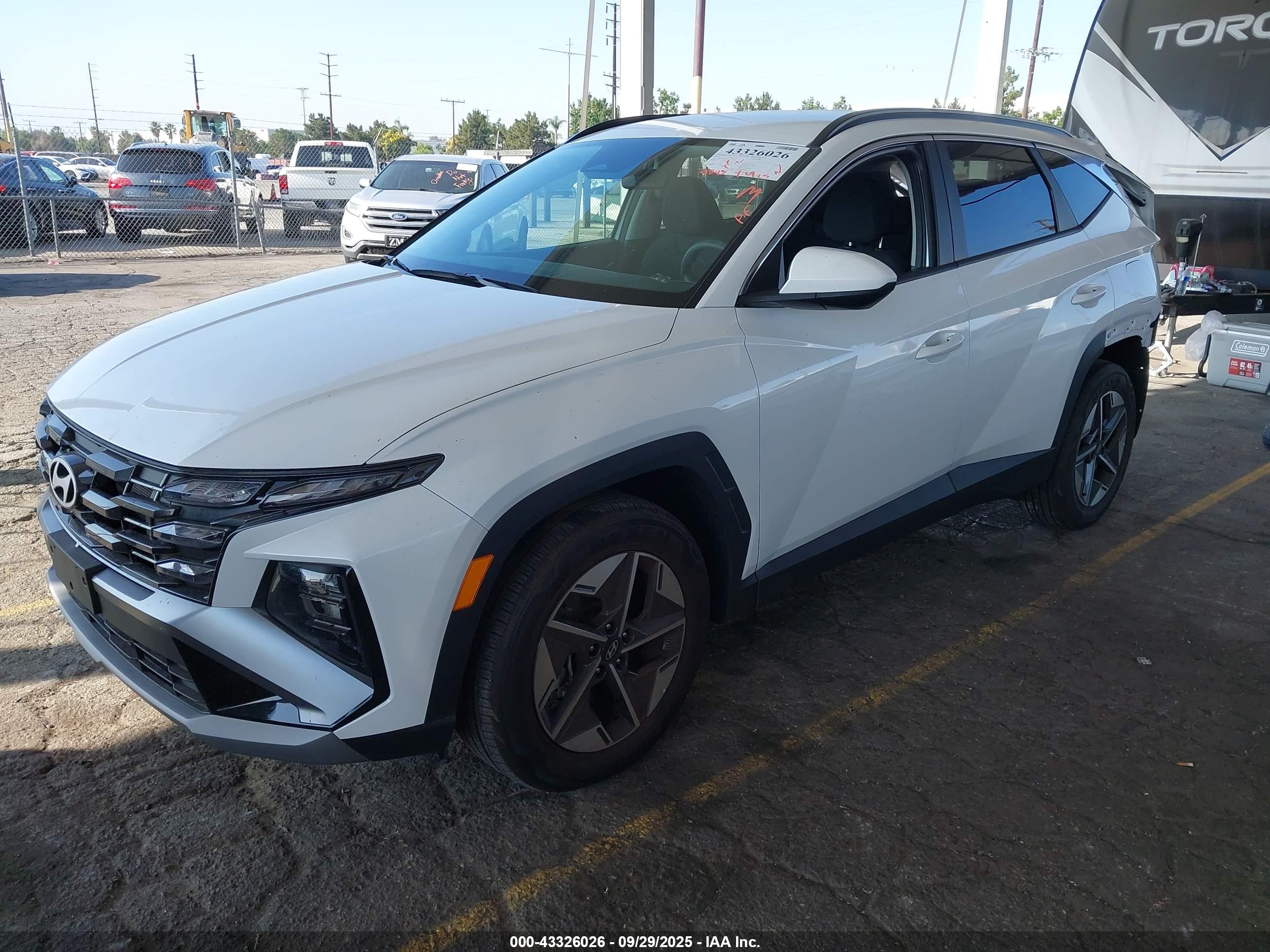 HYUNDAI TUCSON image 2