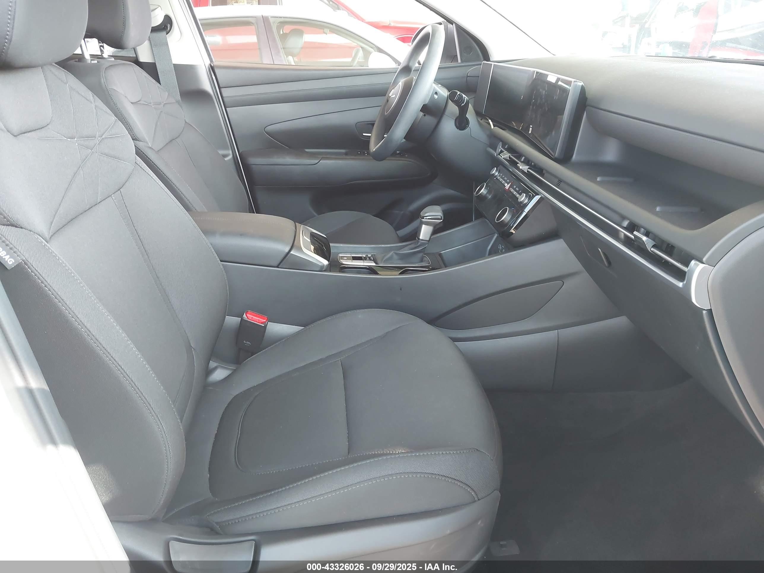 HYUNDAI TUCSON image 5