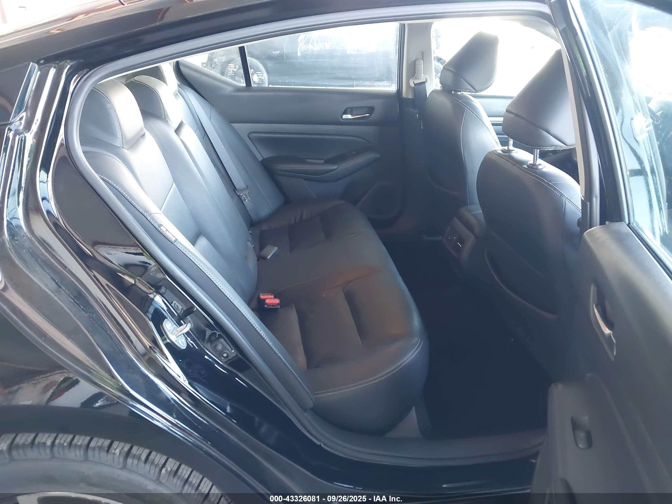 NISSAN ALTIMA image 8
