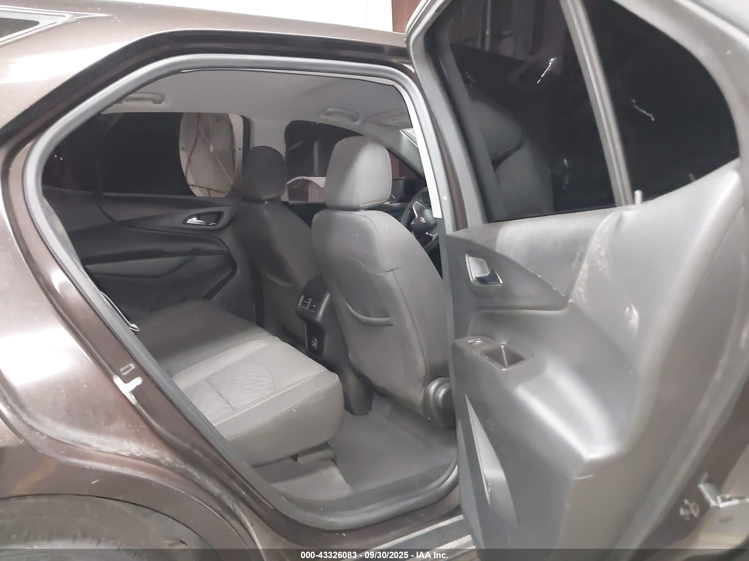 CHEVROLET EQUINOX image 8