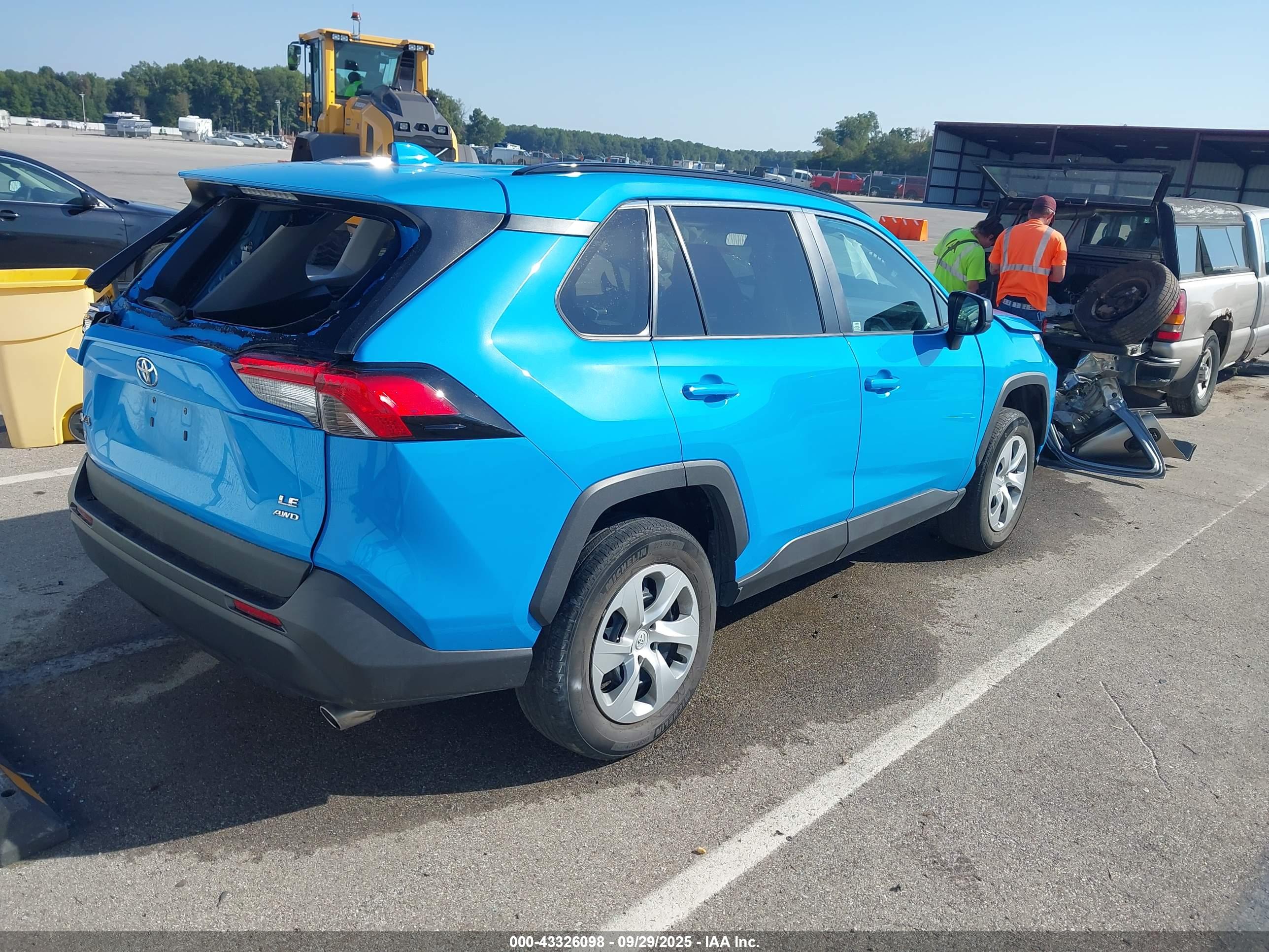 TOYOTA RAV4 image 4