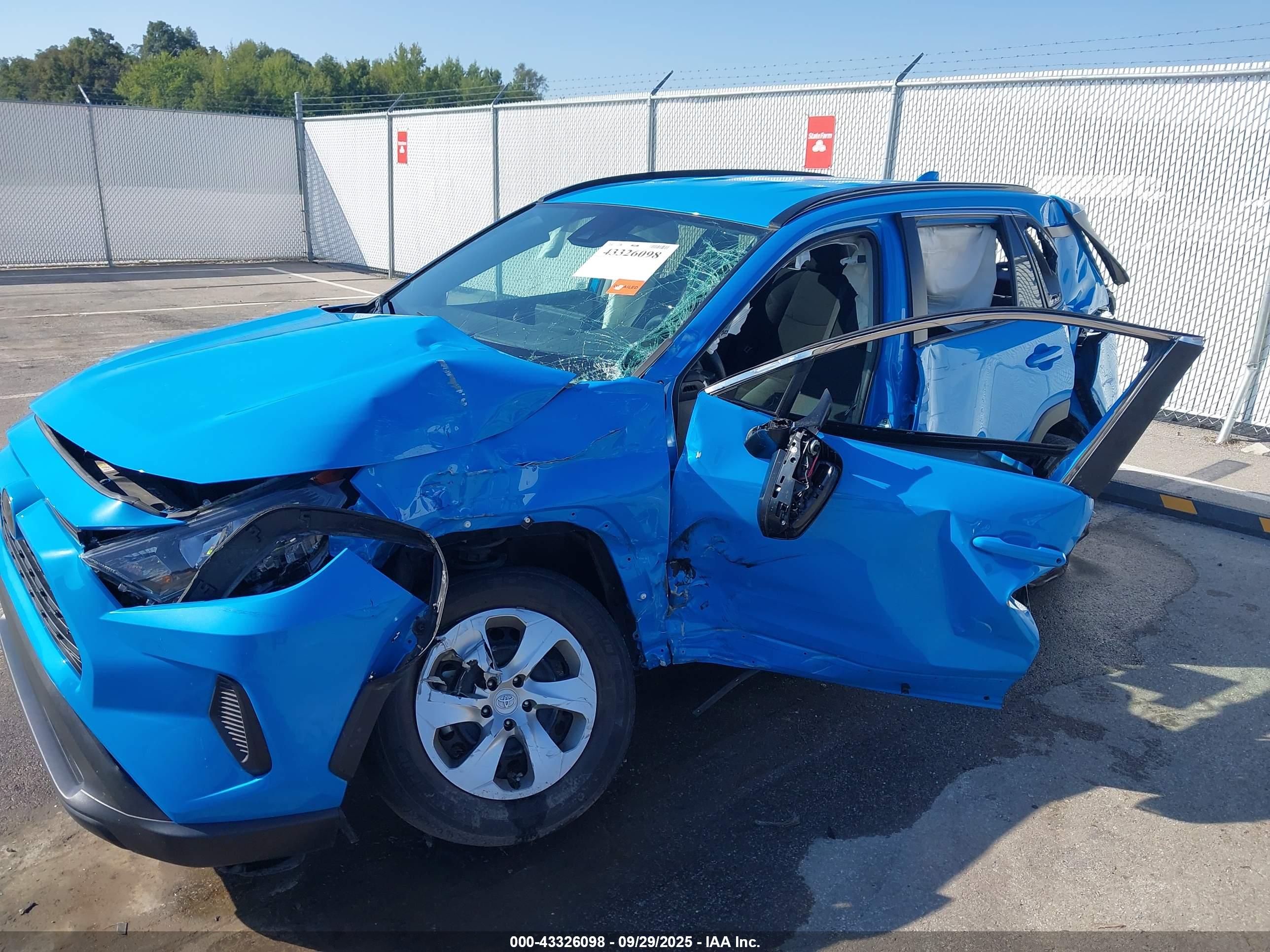 TOYOTA RAV4 image 6