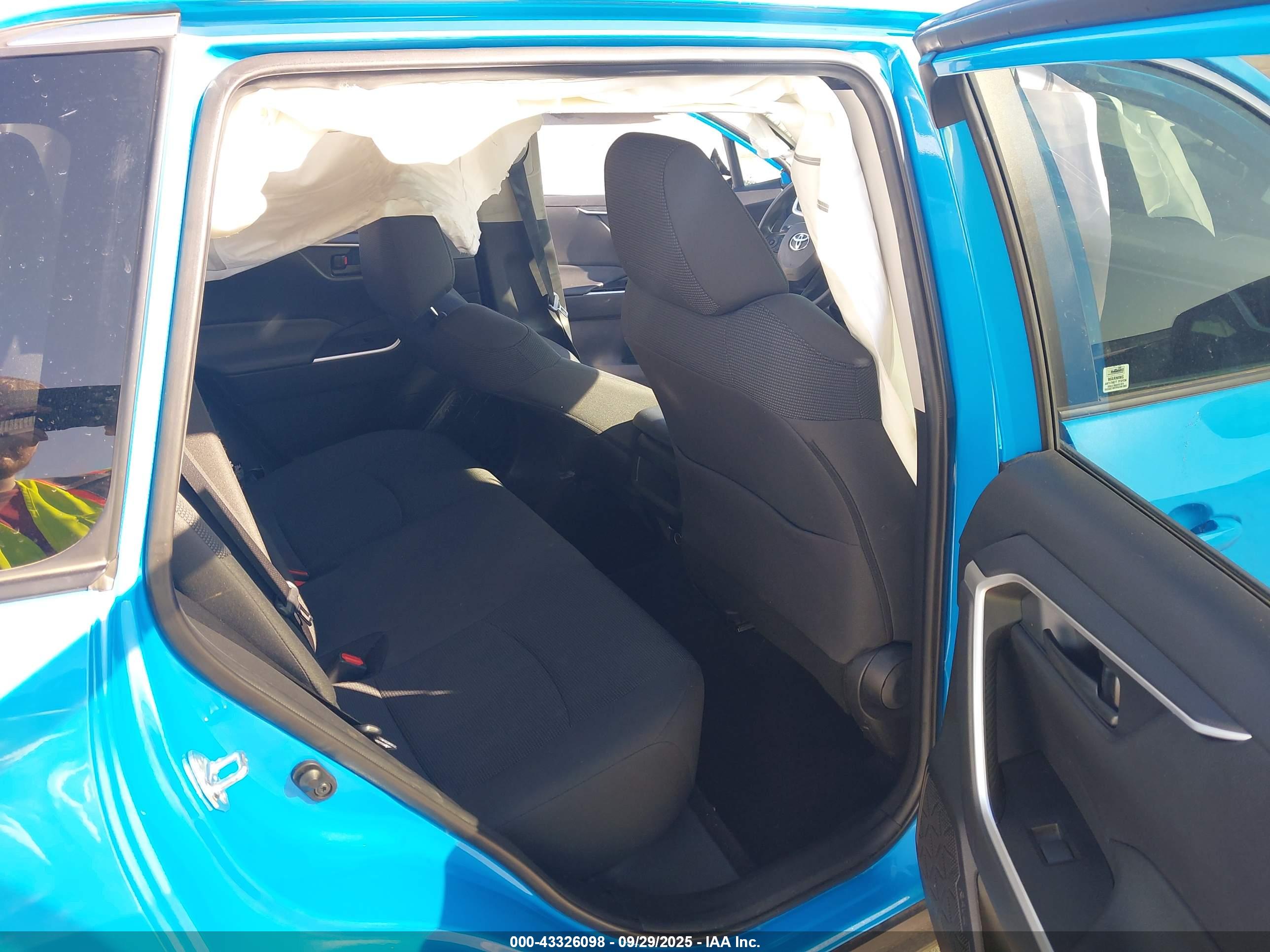 TOYOTA RAV4 image 8
