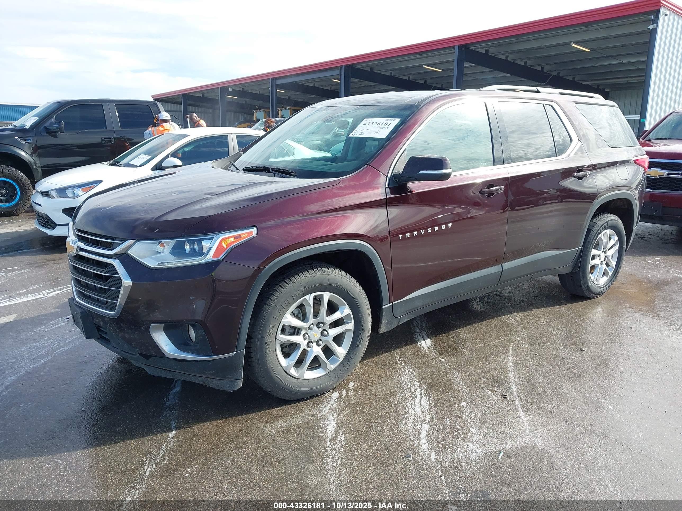 CHEVROLET TRAVERSE image 2