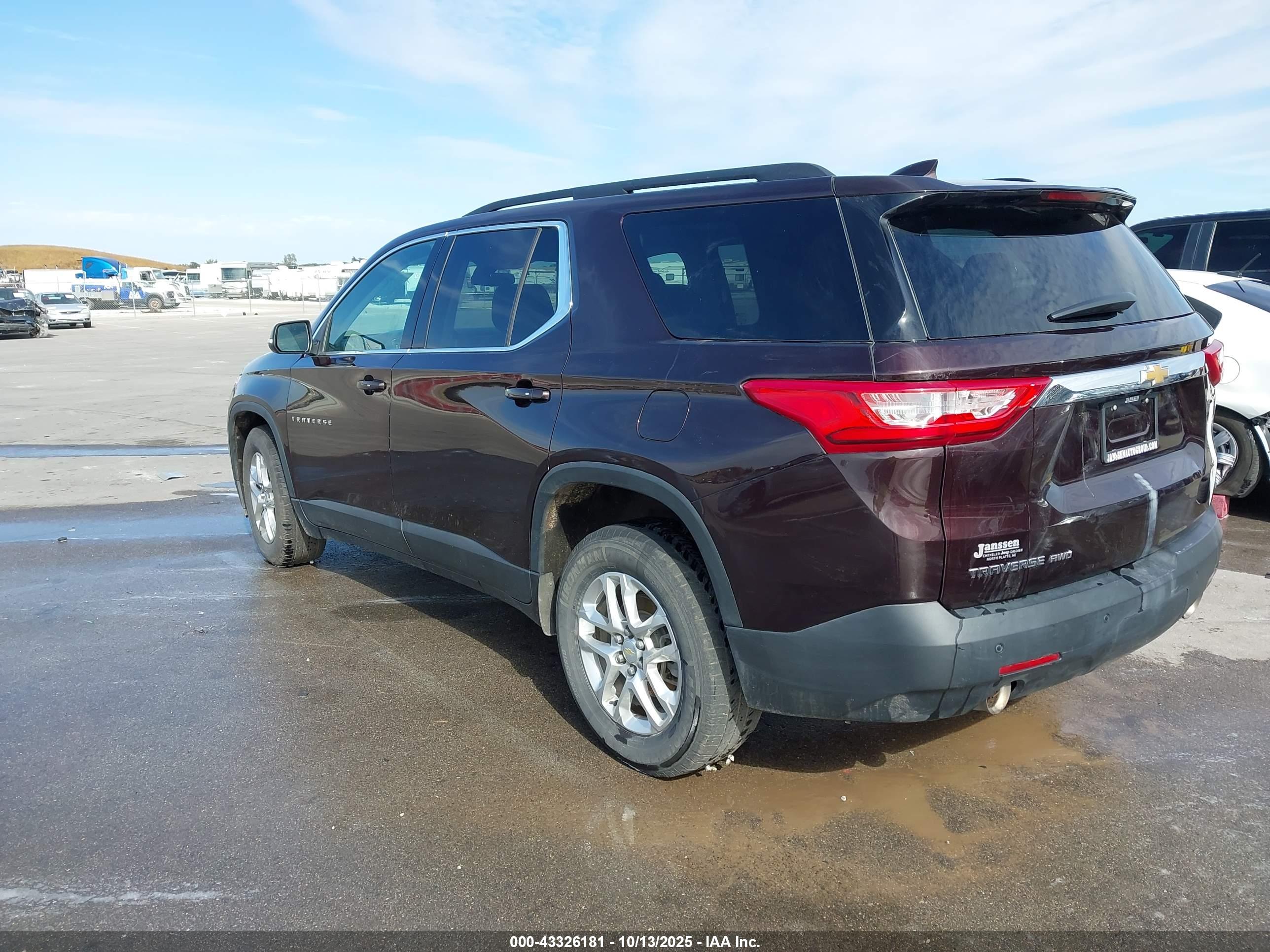 CHEVROLET TRAVERSE image 3