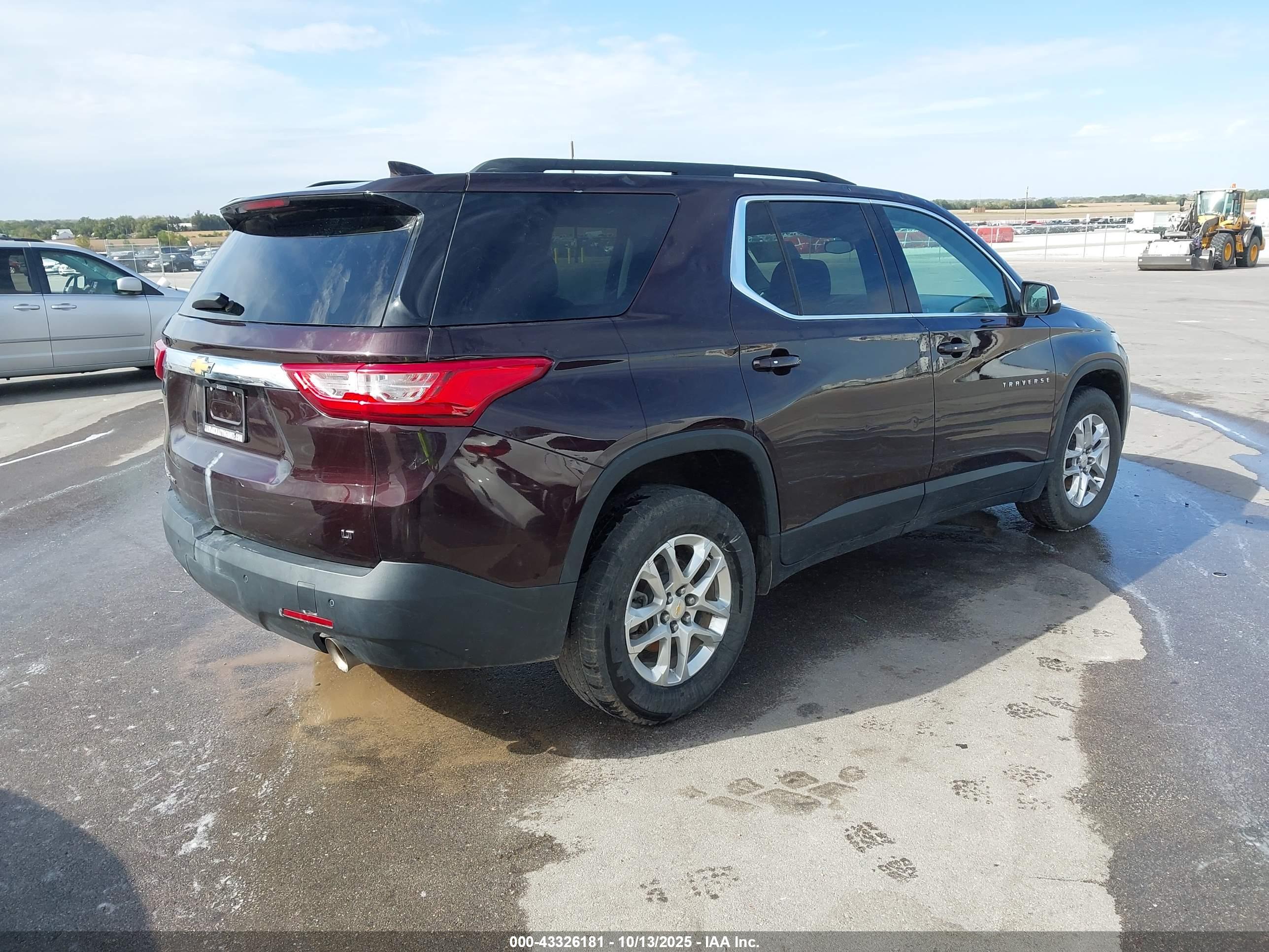CHEVROLET TRAVERSE image 4