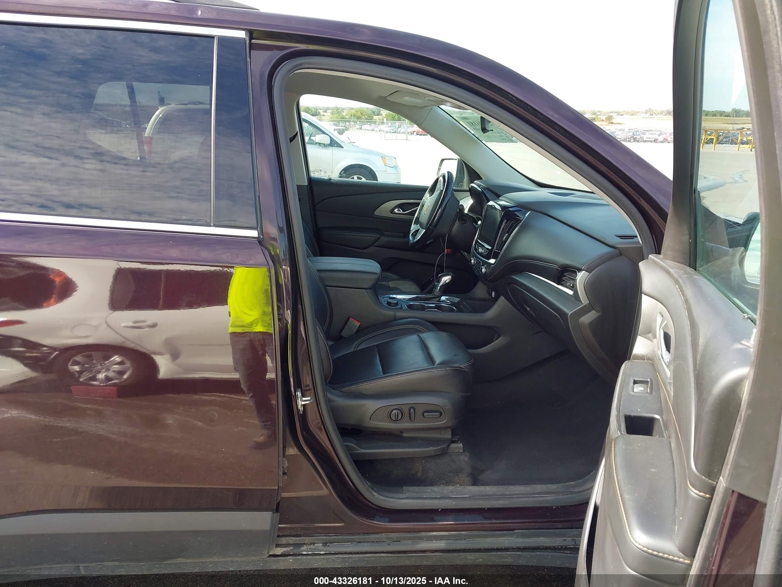 CHEVROLET TRAVERSE image 5