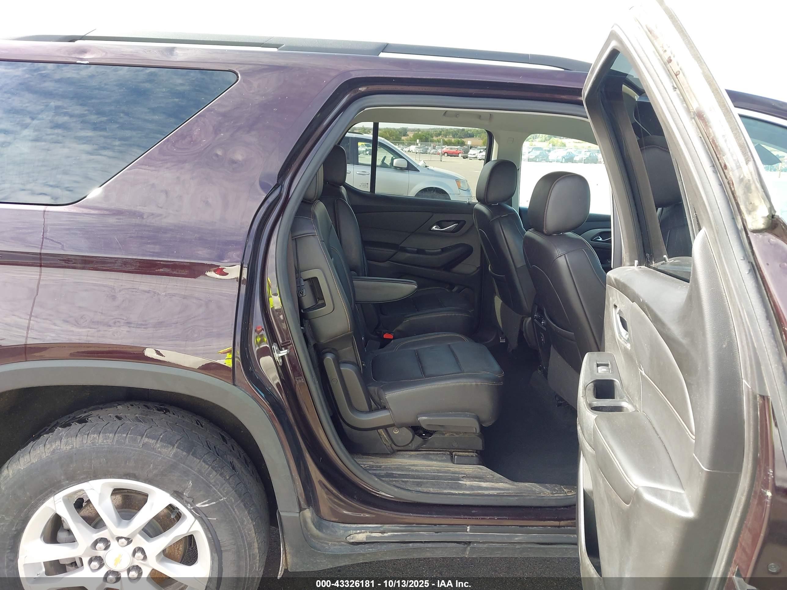 CHEVROLET TRAVERSE image 8