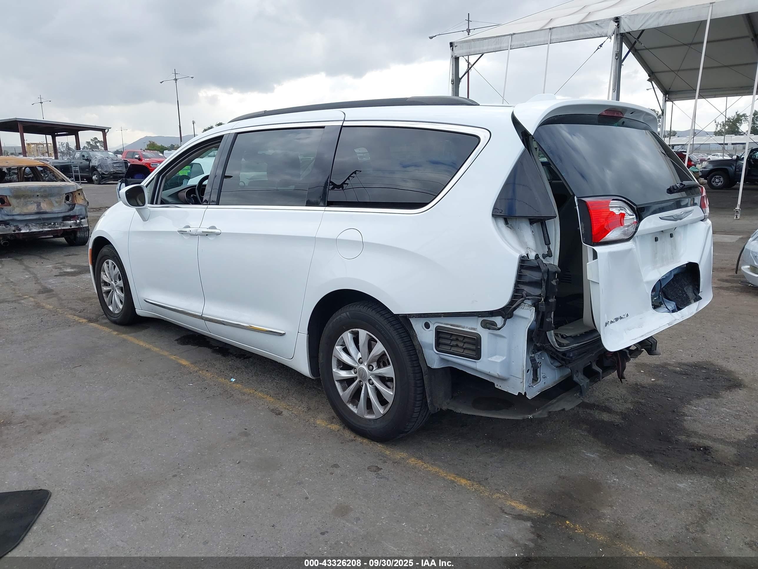 CHRYSLER PACIFICA image 3