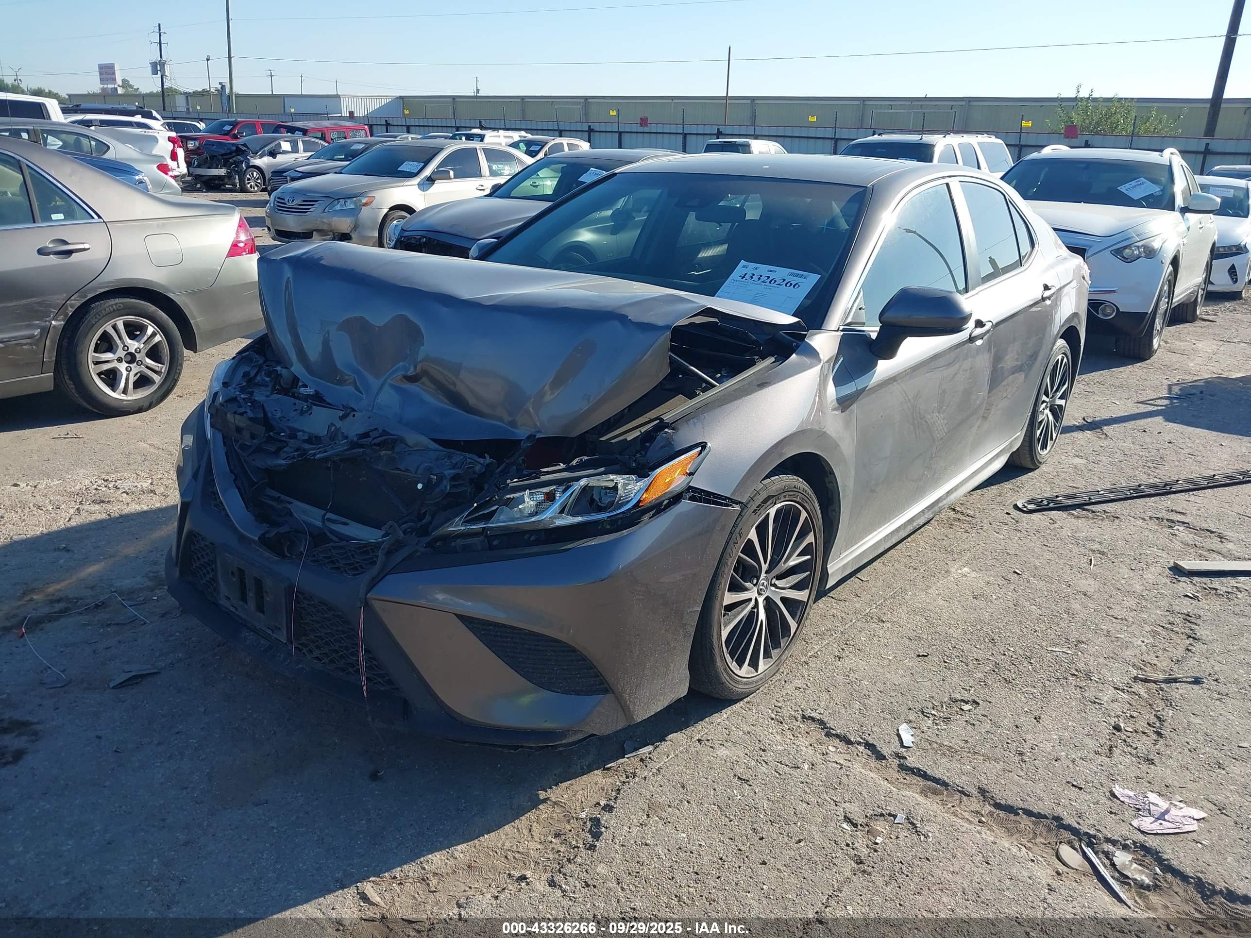 TOYOTA CAMRY image 2