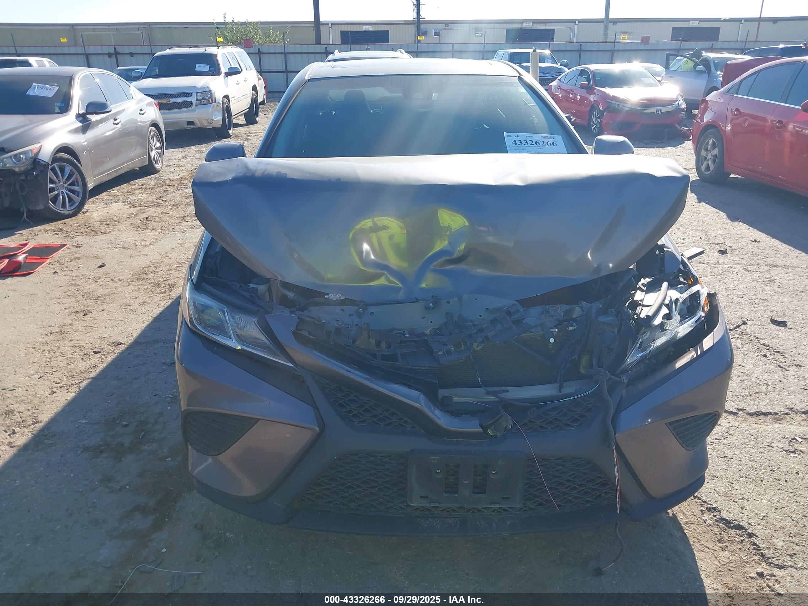 TOYOTA CAMRY image 6