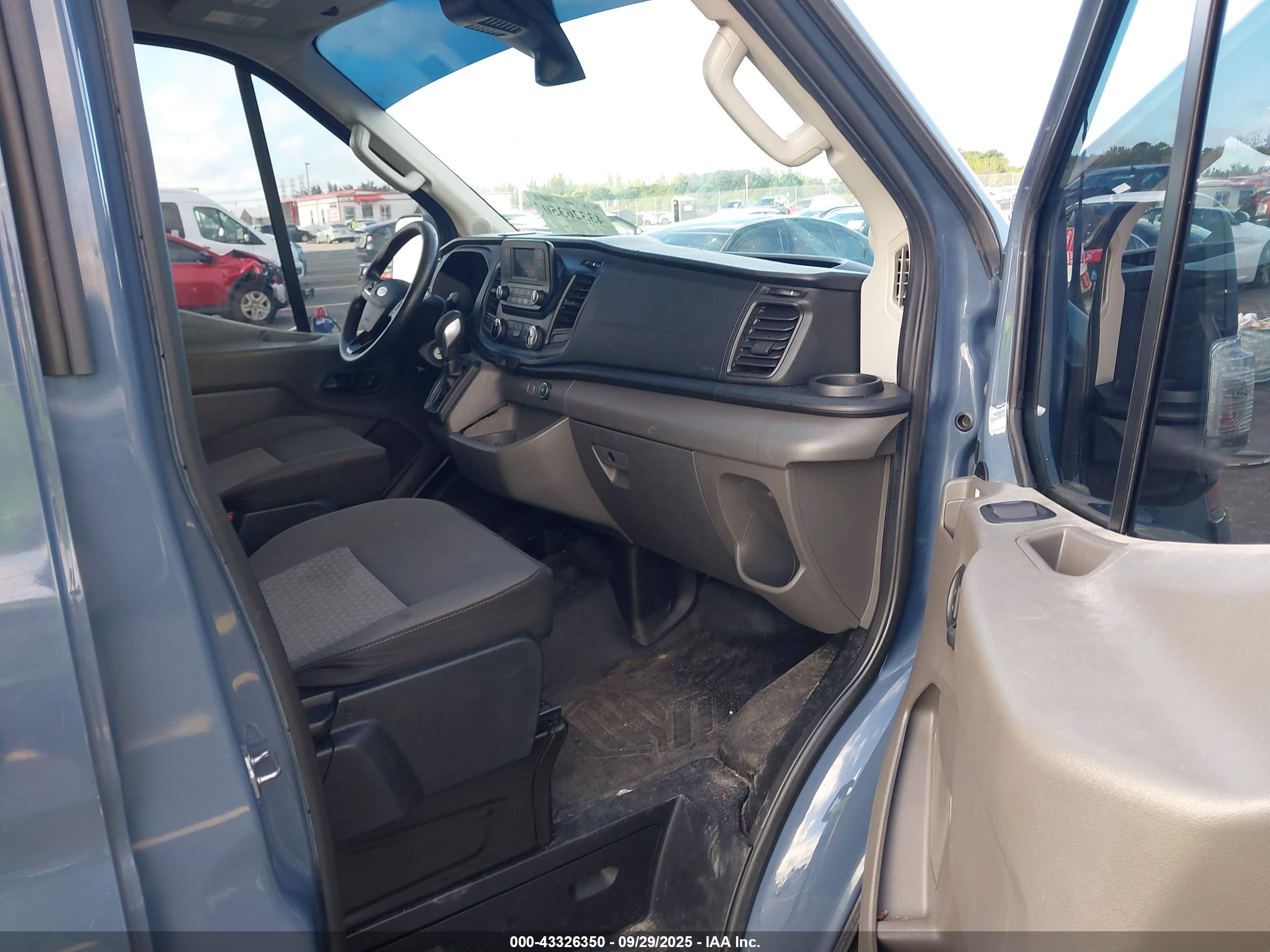 FORD TRANSIT-250 image 5