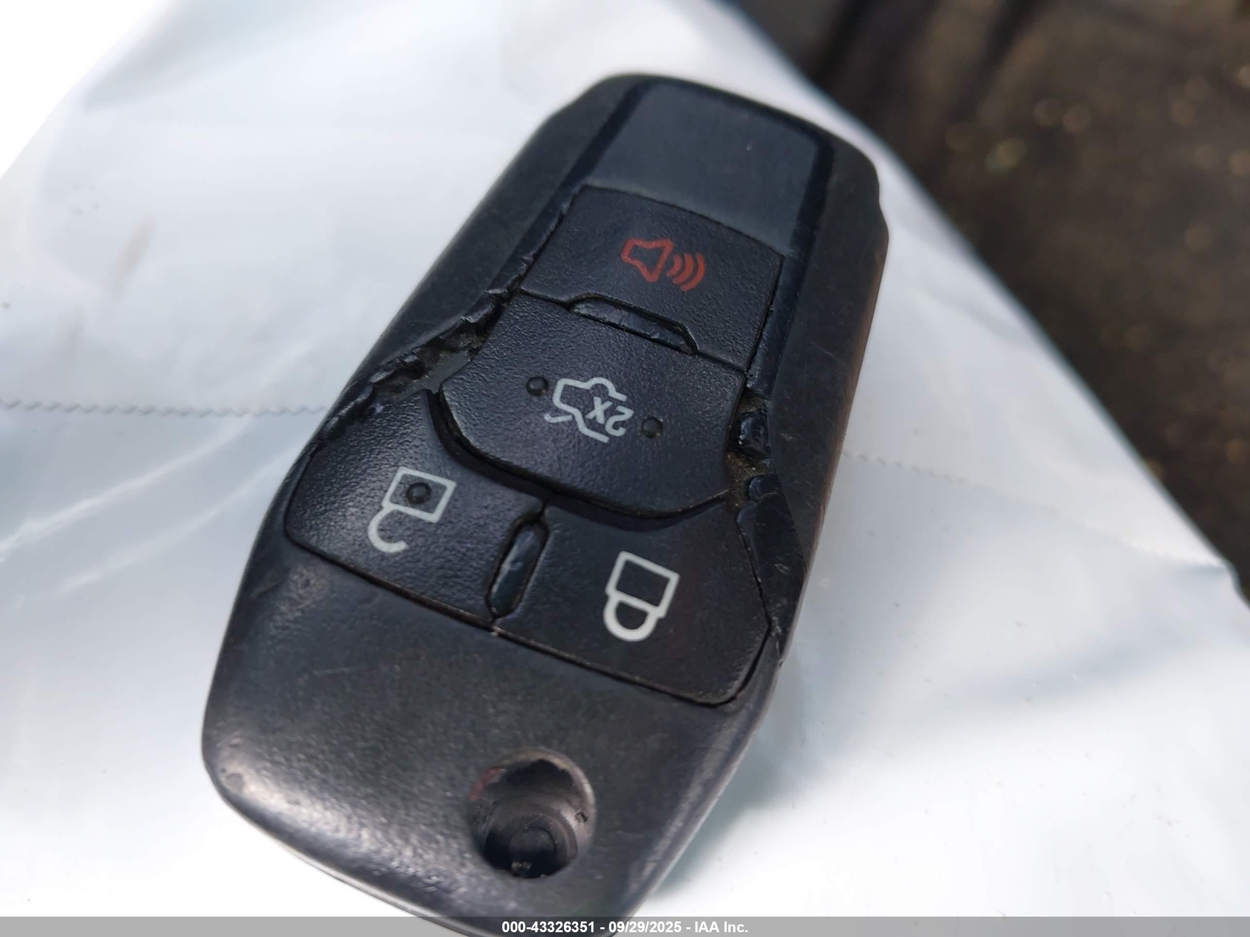 FORD FUSION image 11