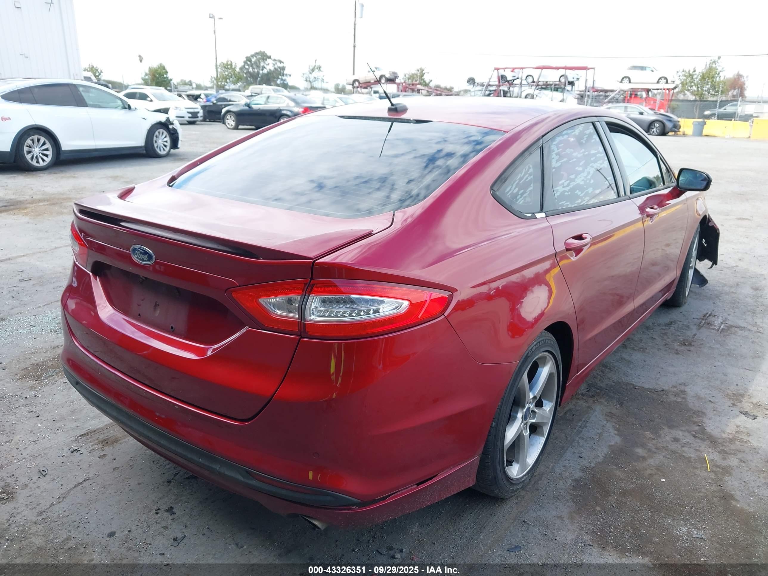 FORD FUSION image 4