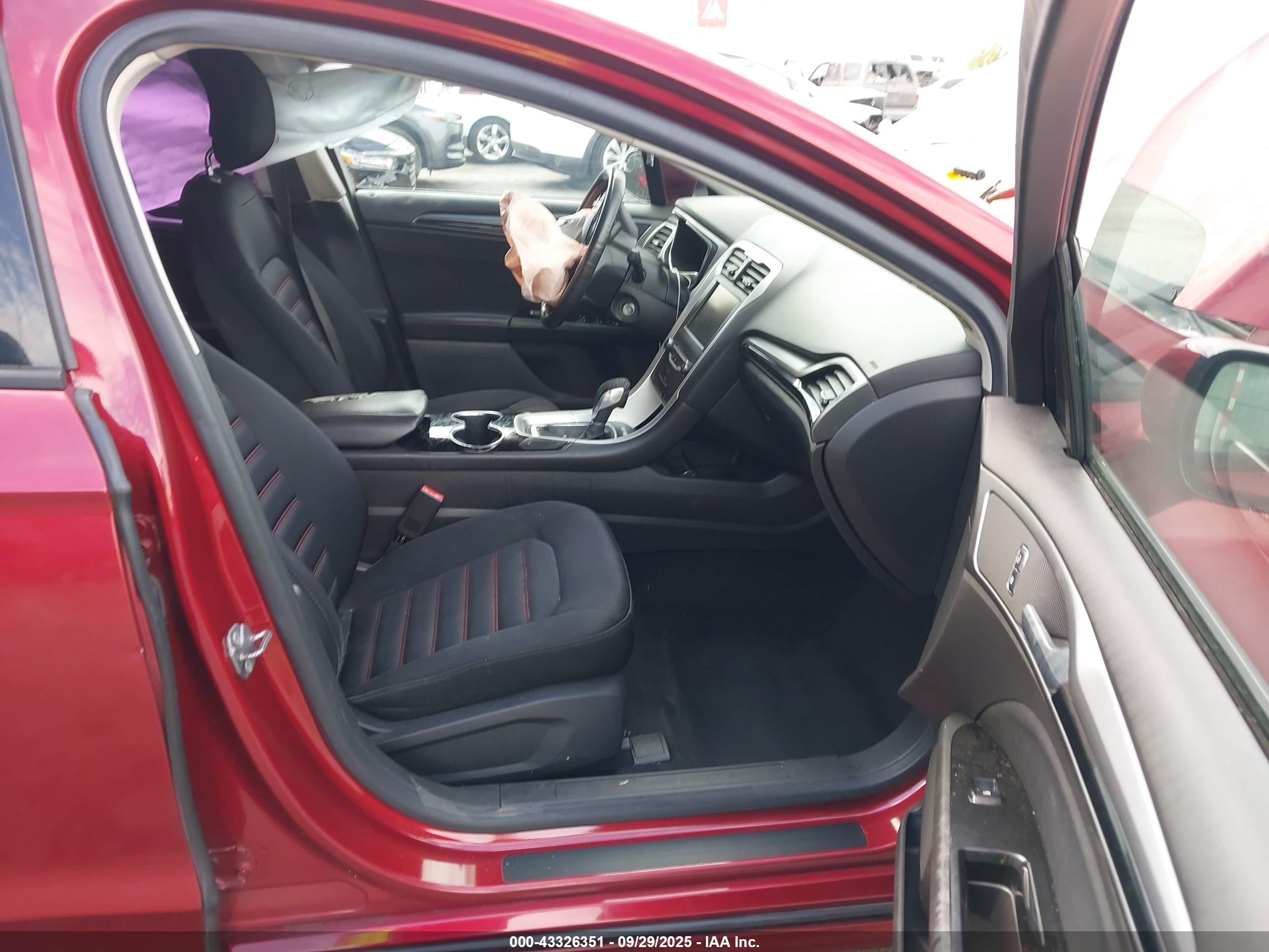 FORD FUSION image 5
