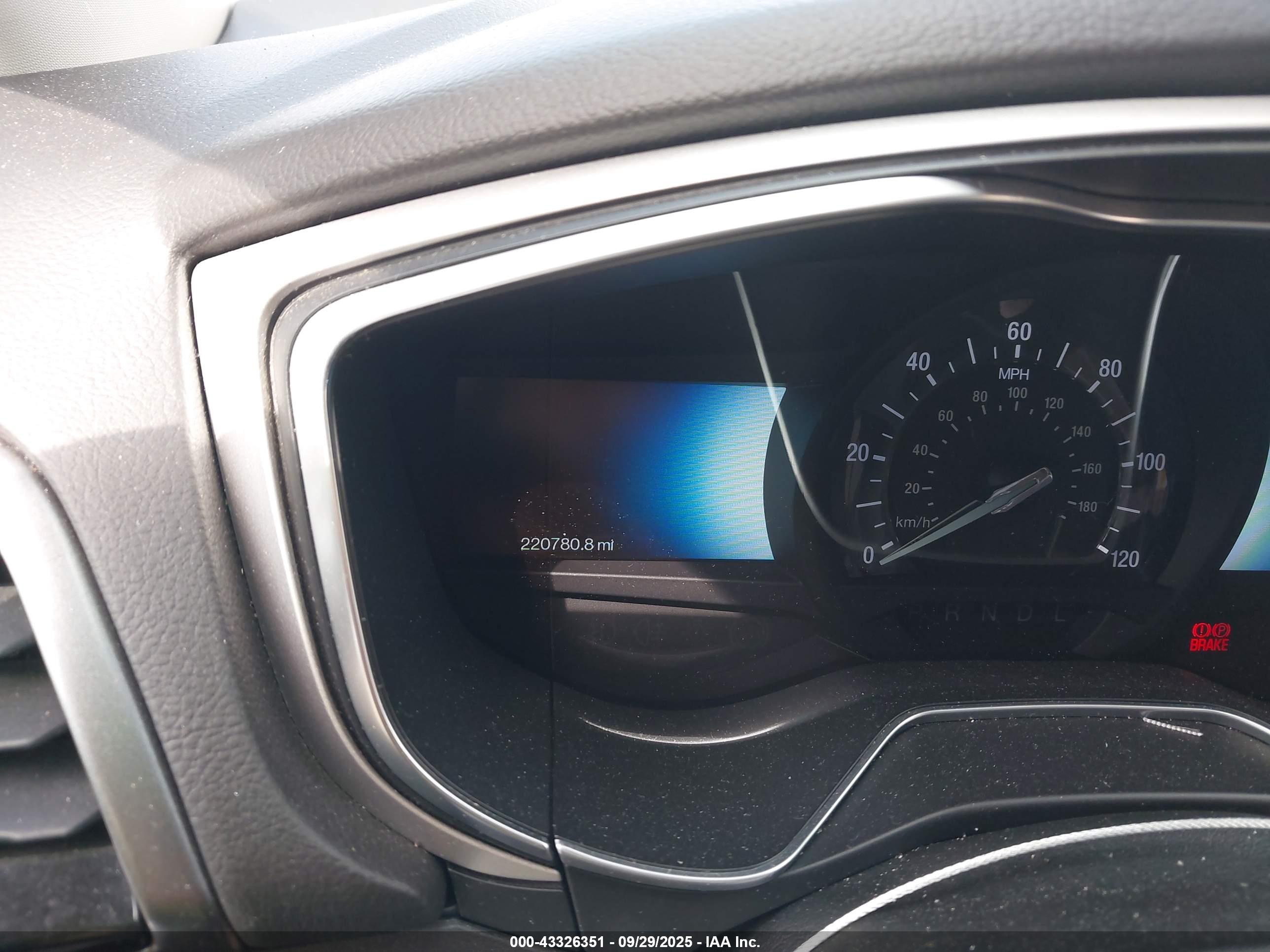 FORD FUSION image 7