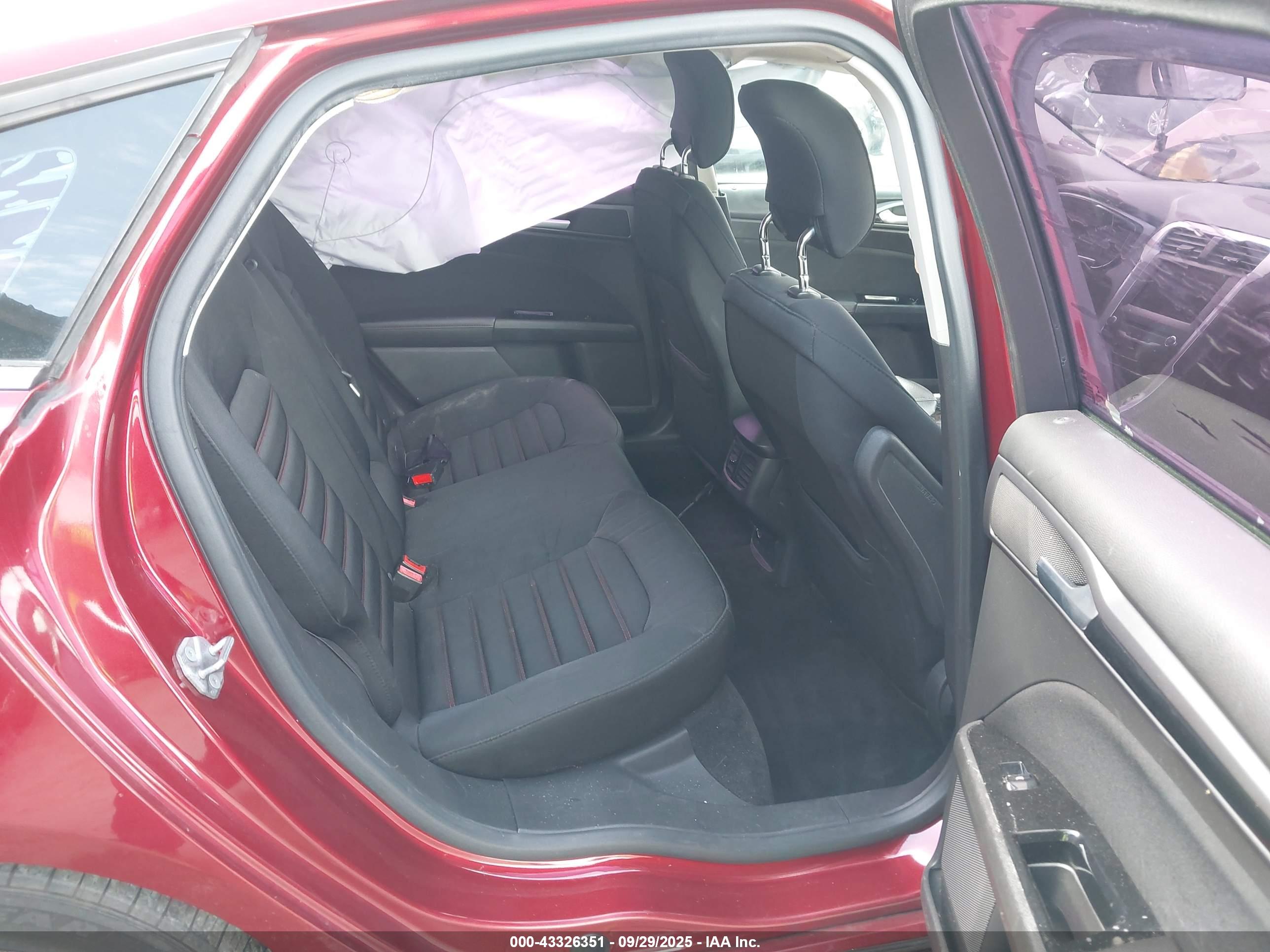 FORD FUSION image 8