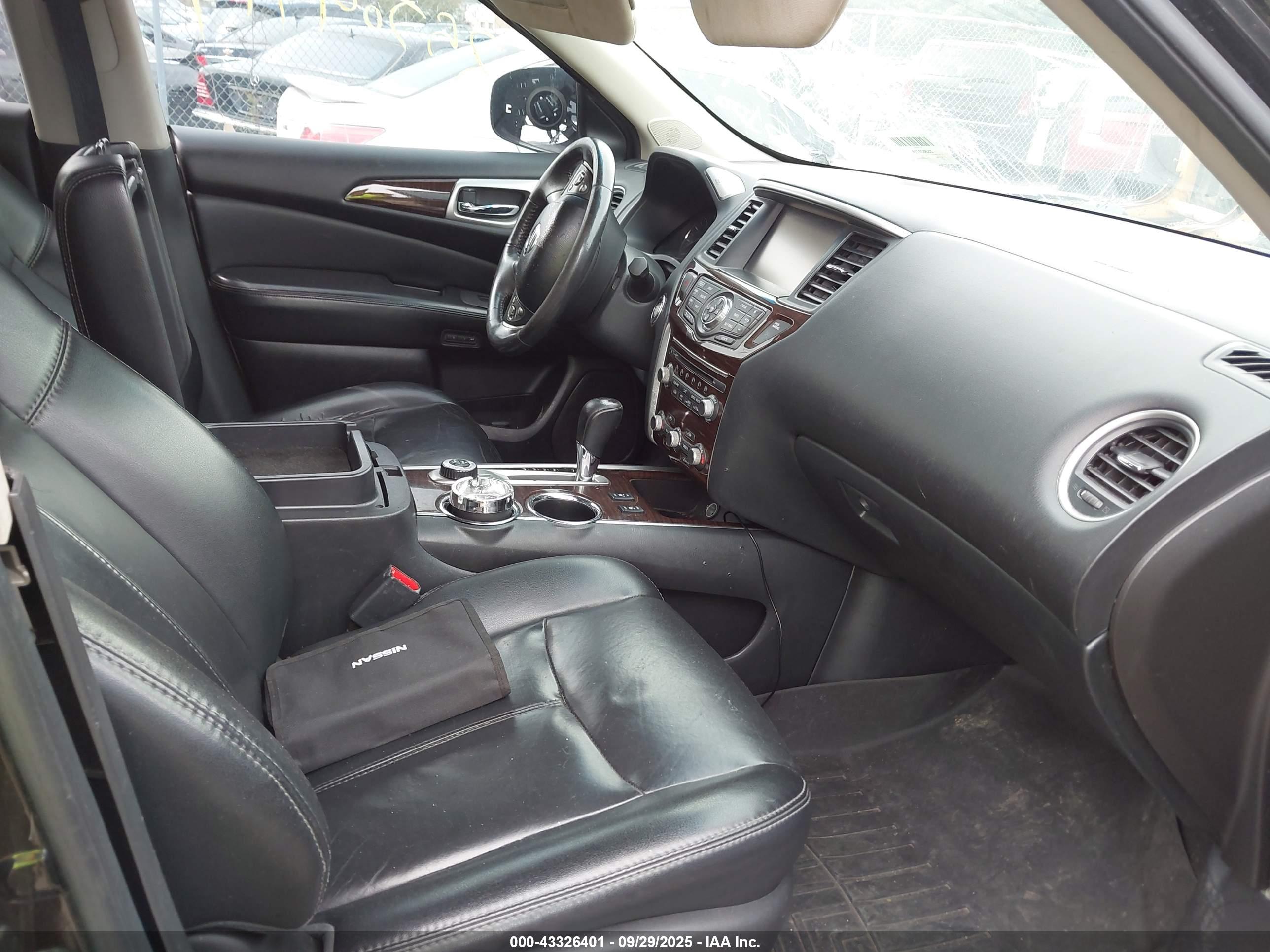NISSAN PATHFINDER image 5