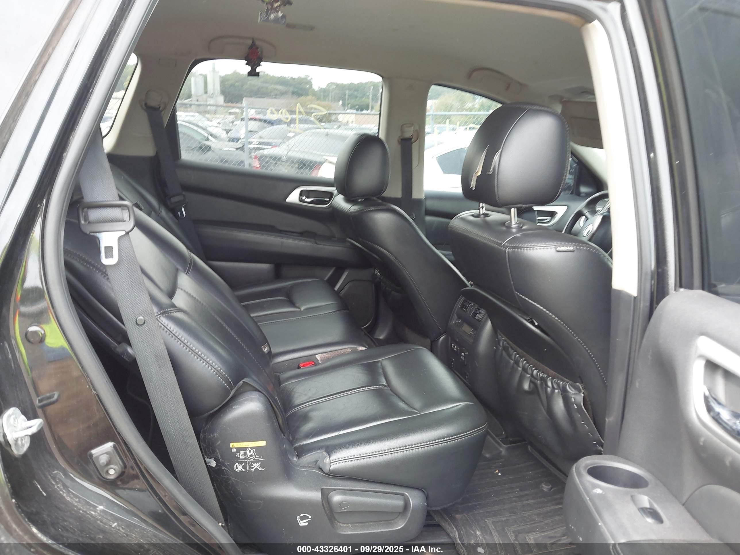 NISSAN PATHFINDER image 8