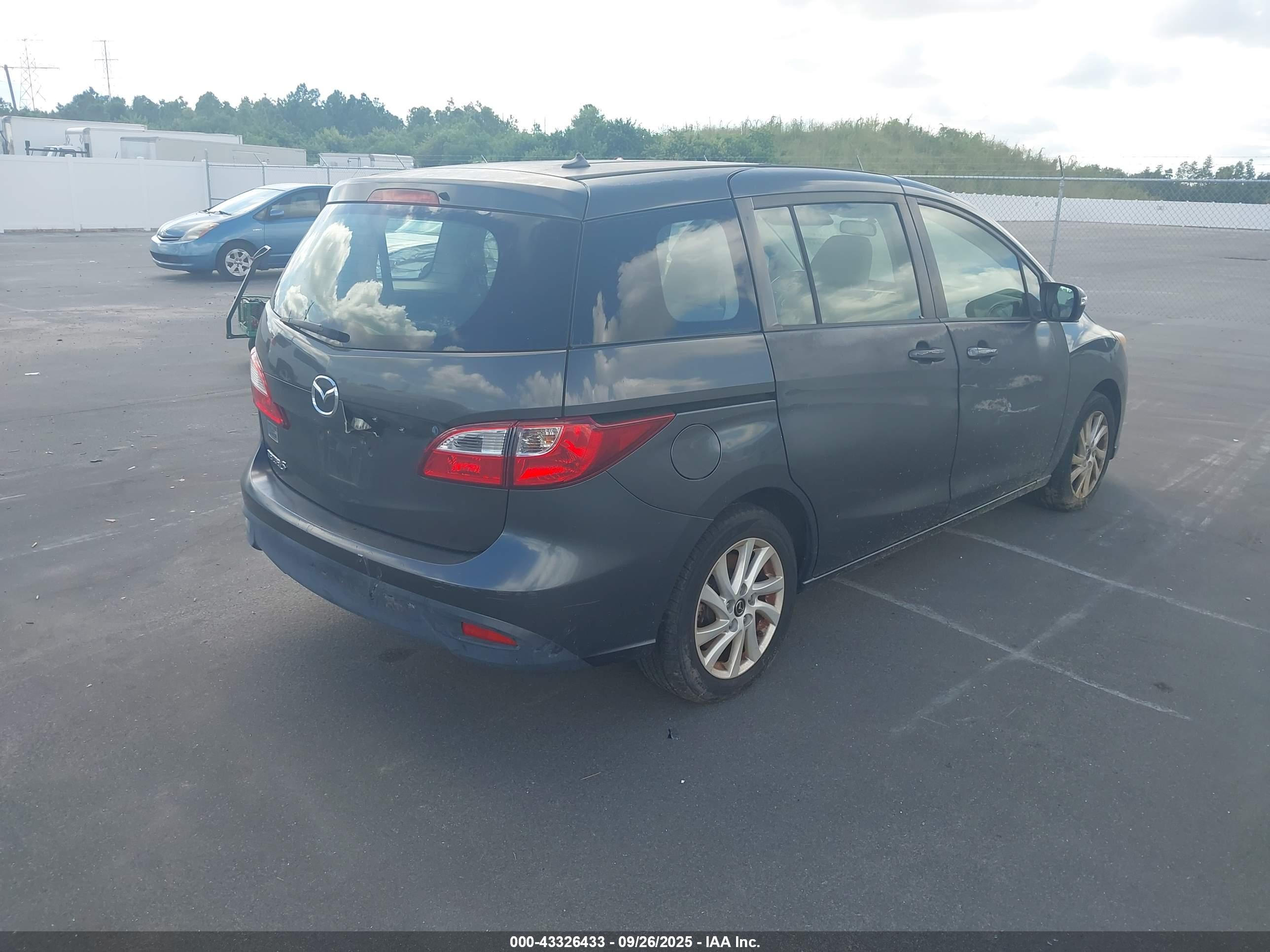 MAZDA MAZDA5 image 4