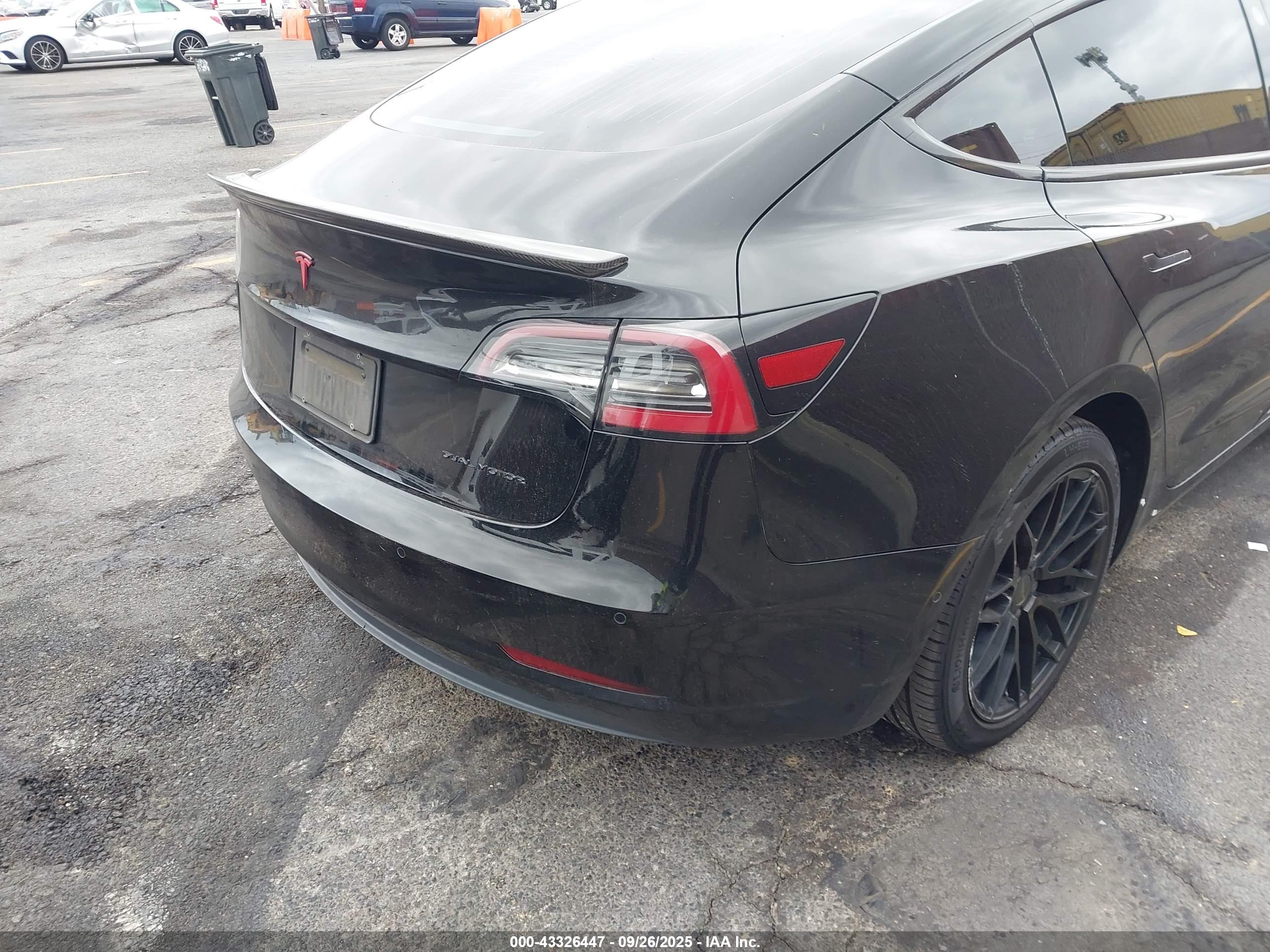TESLA MODEL image 4
