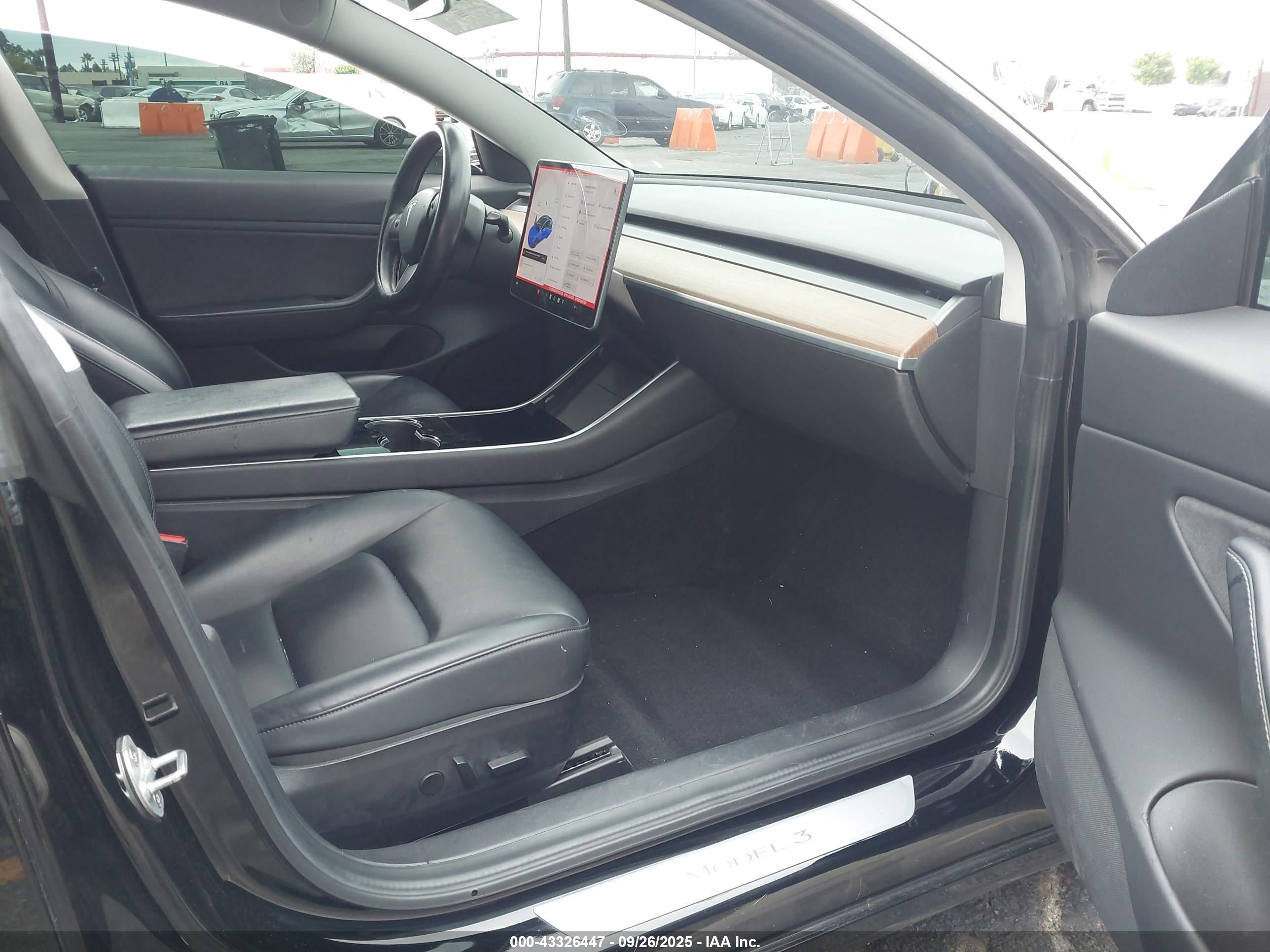 TESLA MODEL image 5