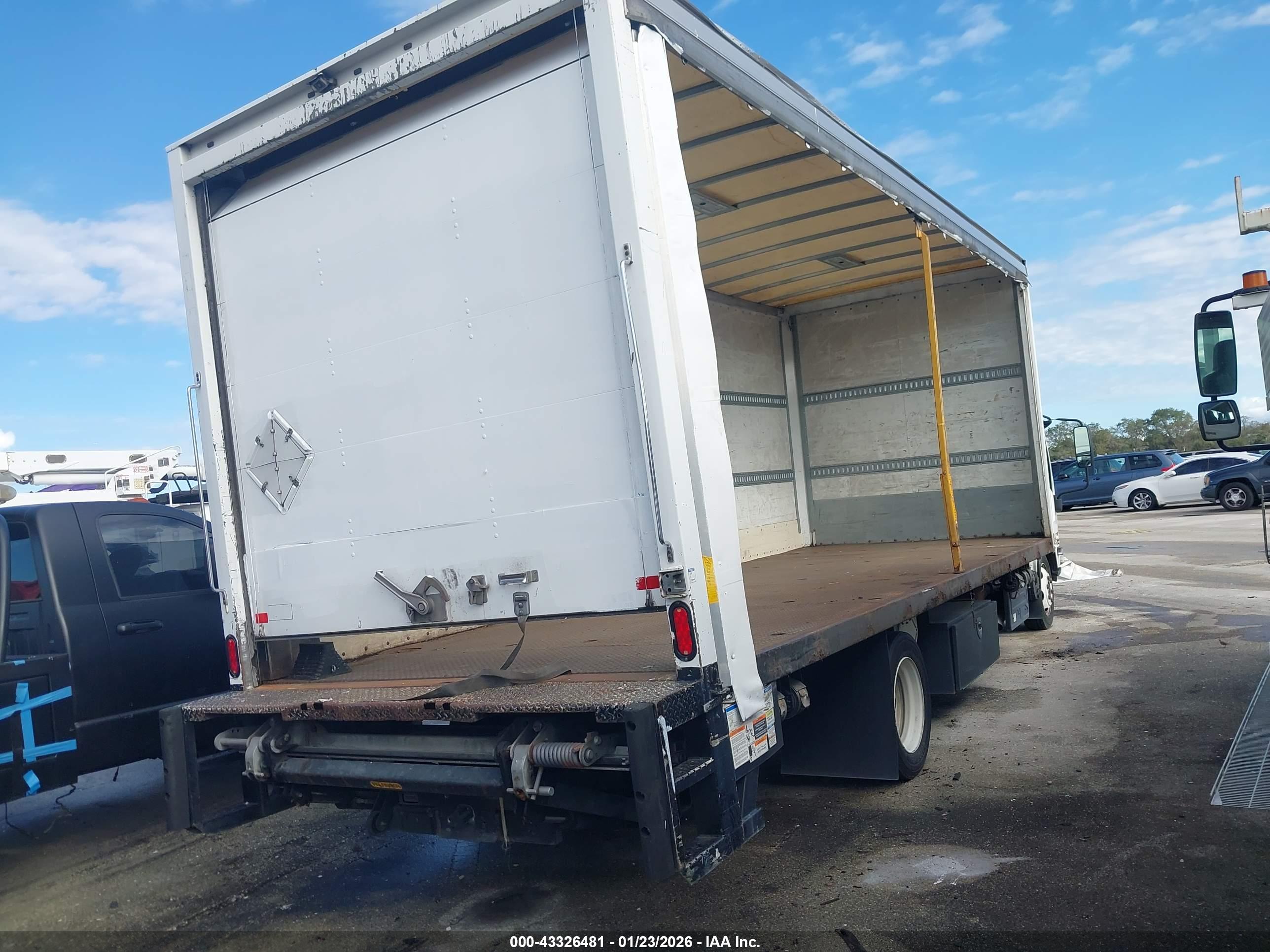ISUZU NRR image 4
