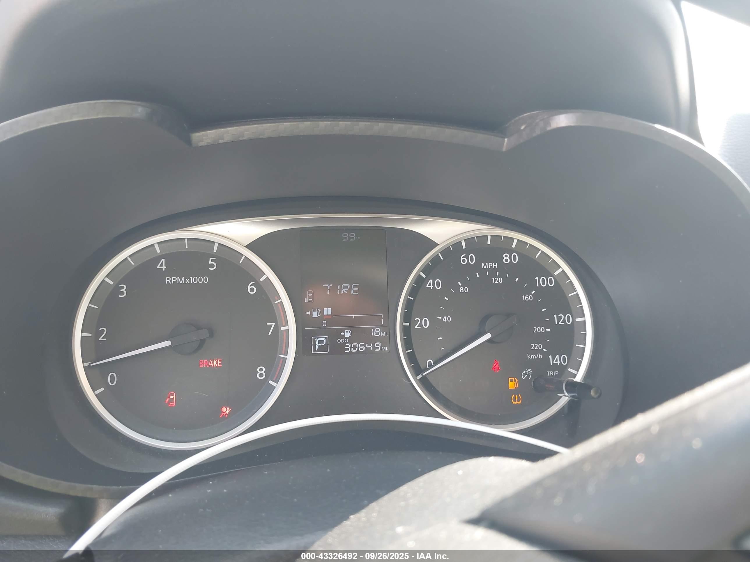 NISSAN VERSA image 7