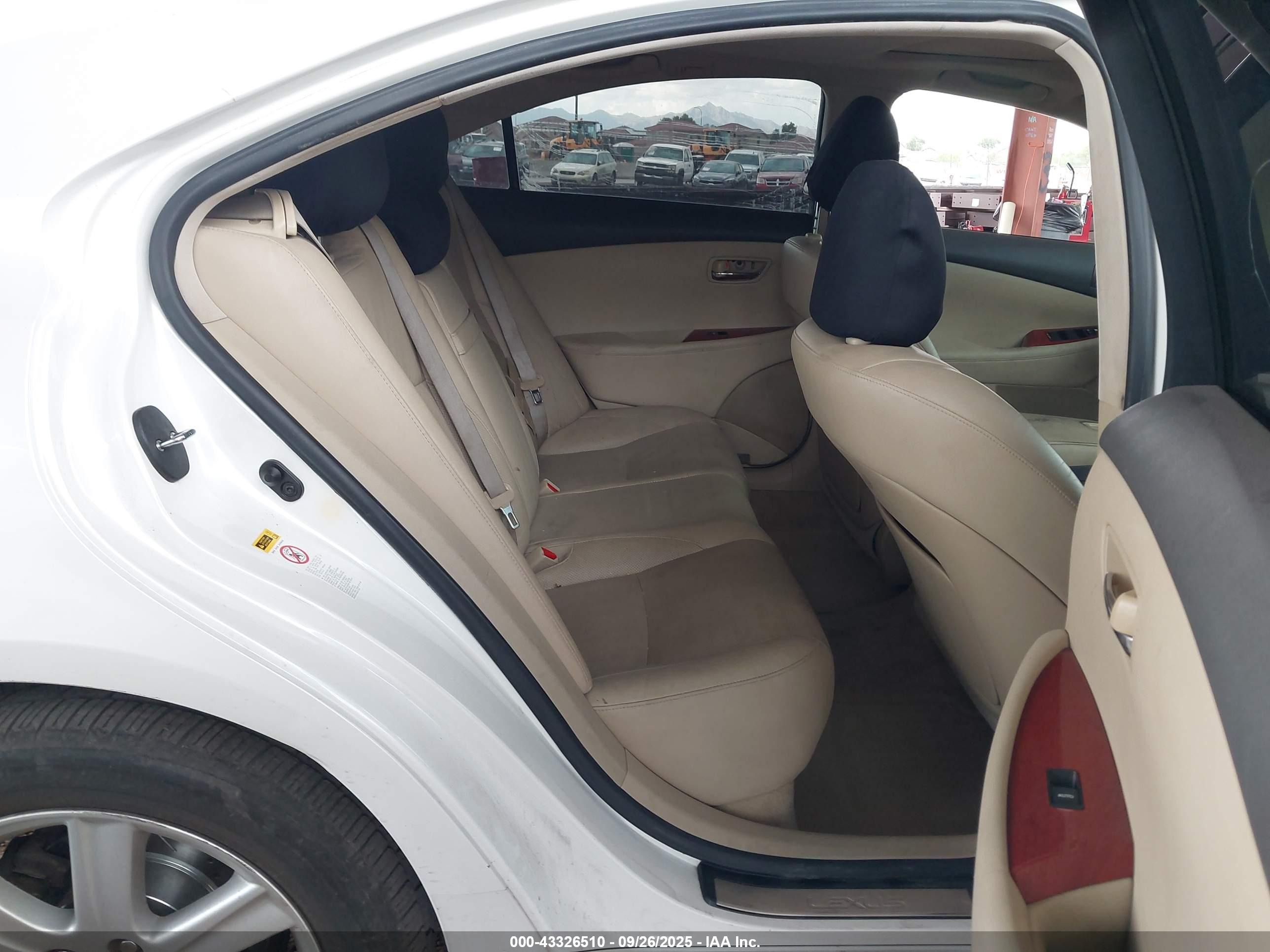LEXUS ES image 8